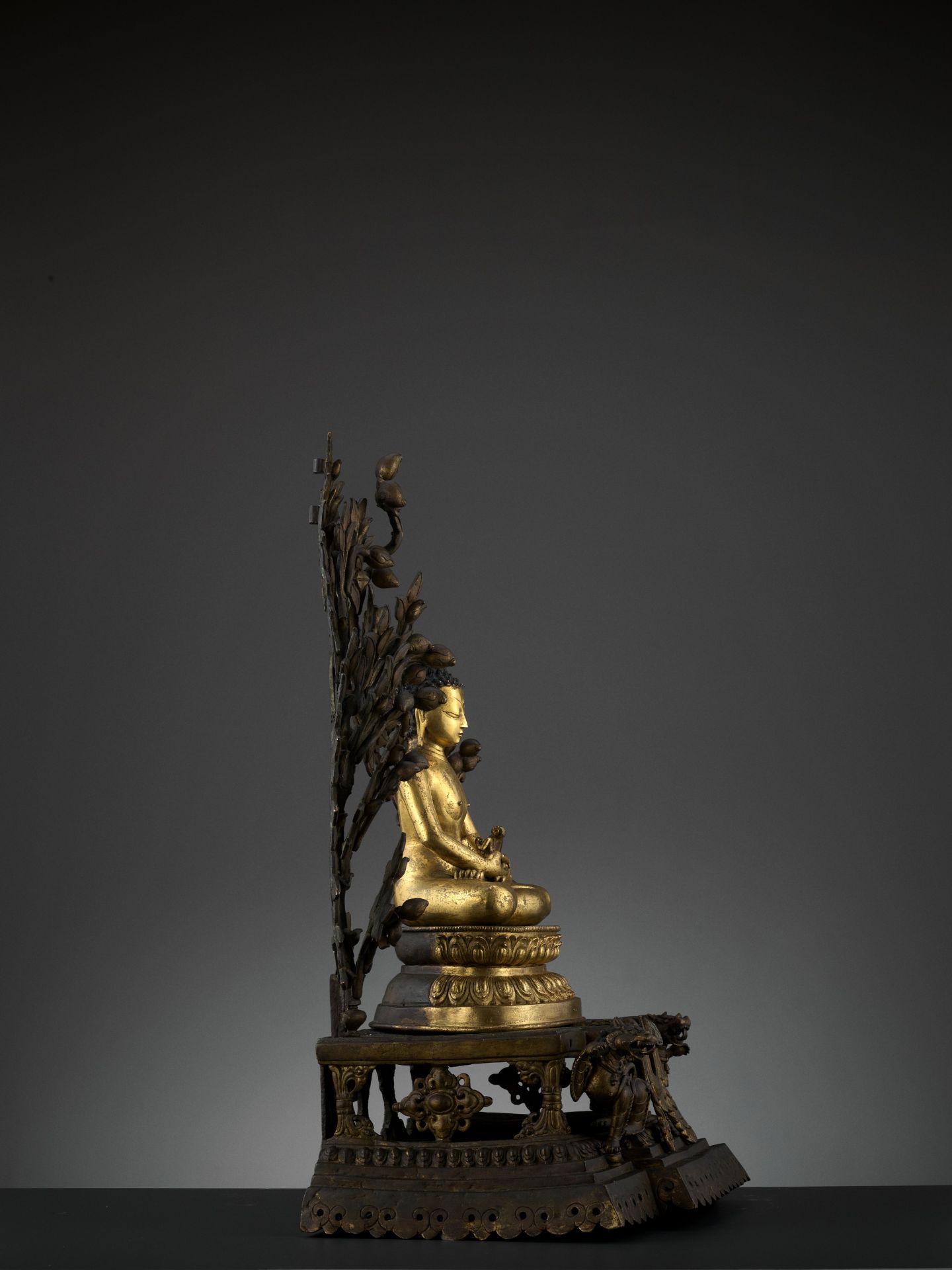 A MONUMENTAL GILT BRONZE SHRINE DEPICTING SAMANTABHADRA AND CONSORT, 17TH - 18TH CENTURY - Image 13 of 18