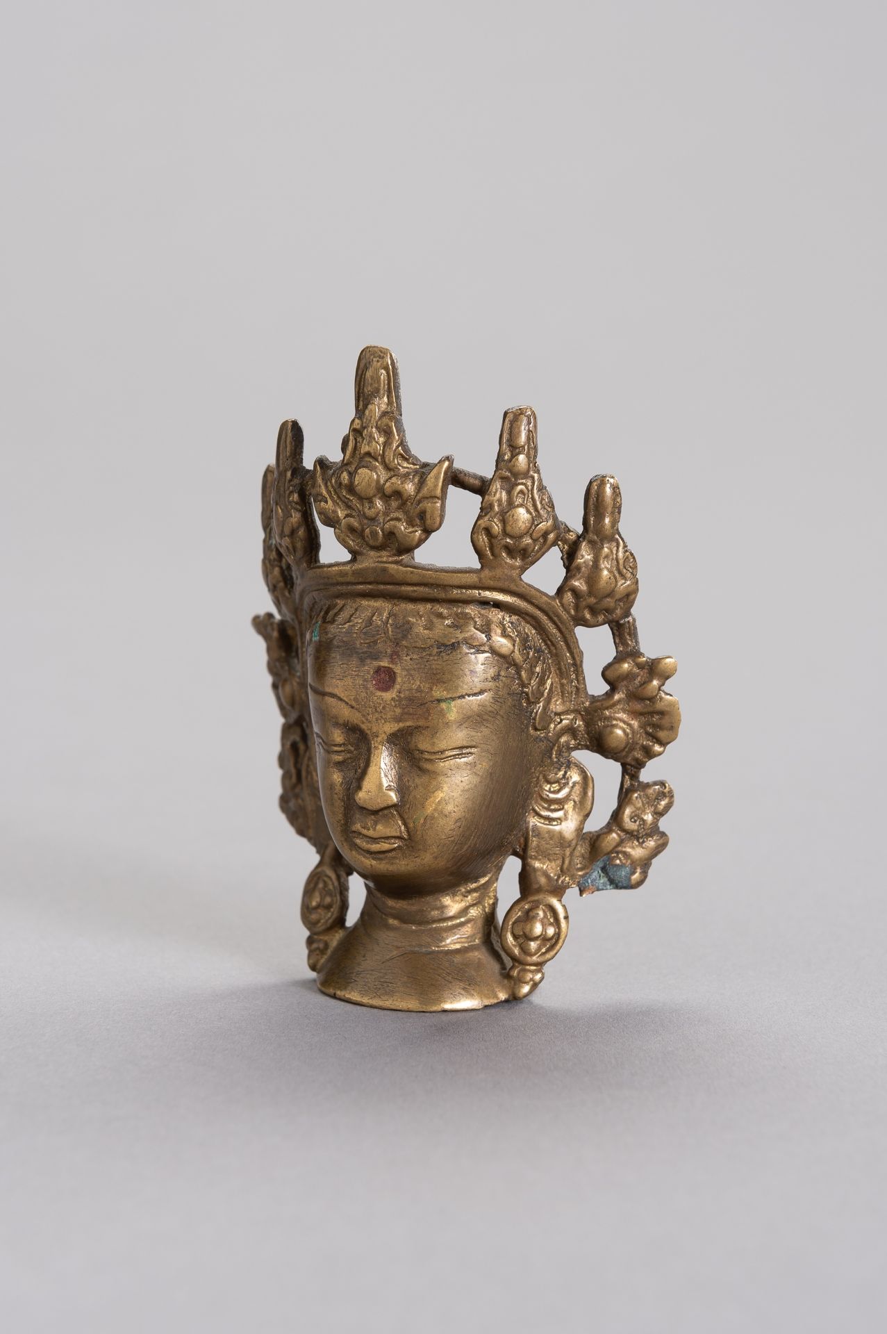 A MINIATURE BRONZE HEAD OF BODHISATTVA - Image 2 of 7