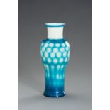 A FACETED BLUE OVERLAY PEKING GLASS VASE