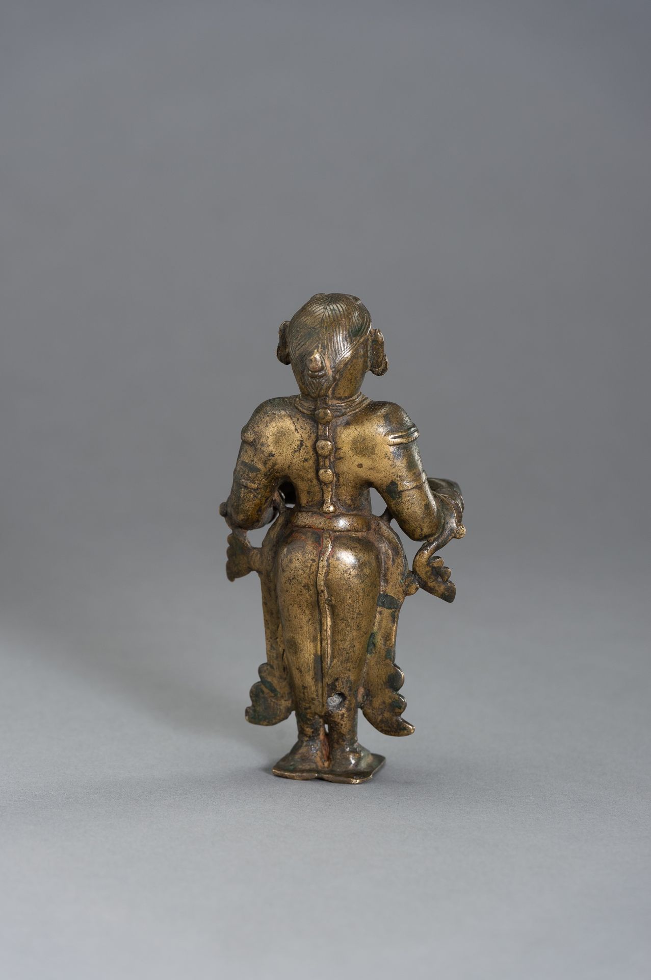 AN 18TH CENTURY INDIAN BRONZE OF A DEVI - Image 5 of 8