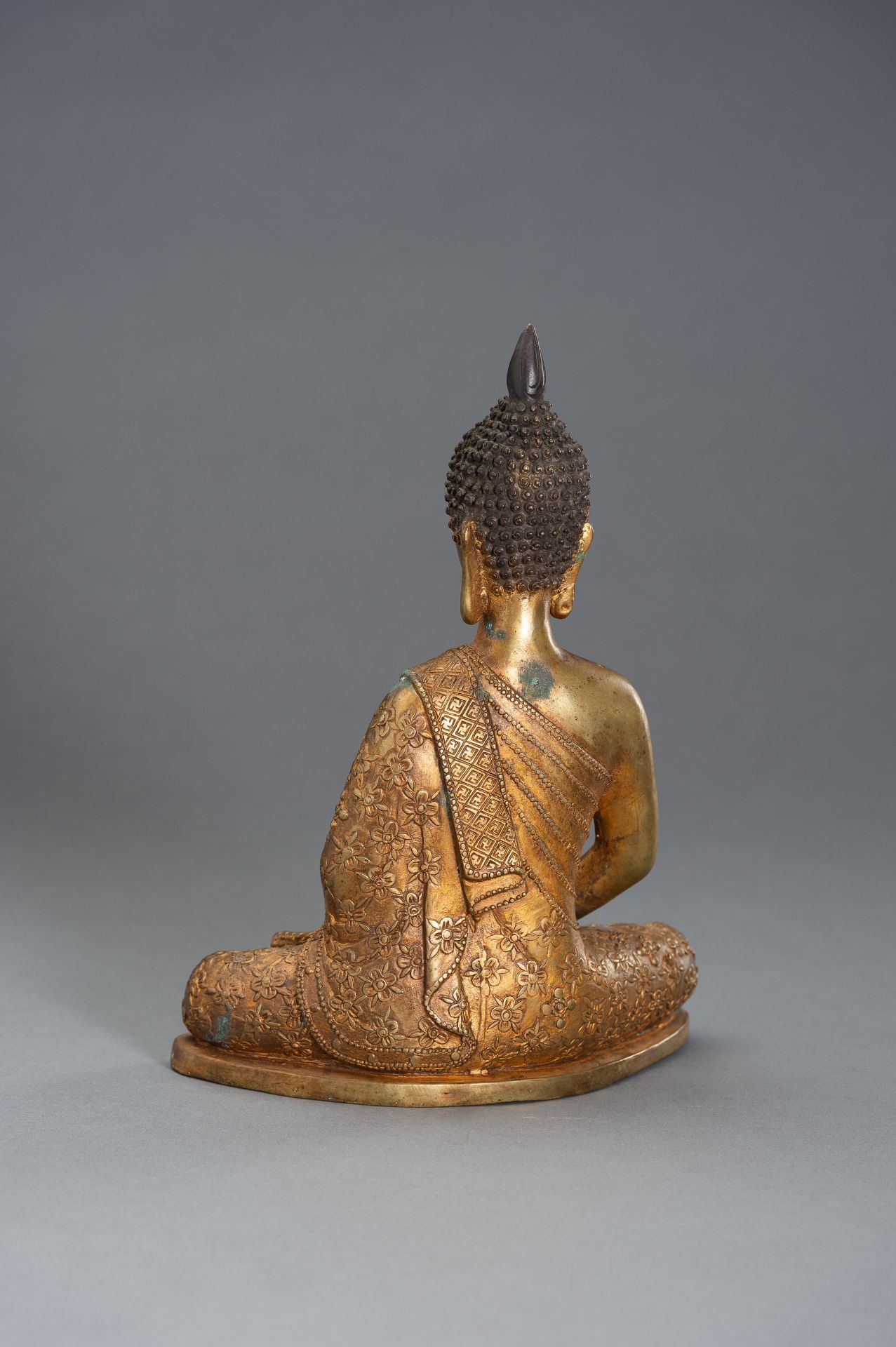 A GILT BRONZE BUDDHA - Image 4 of 8