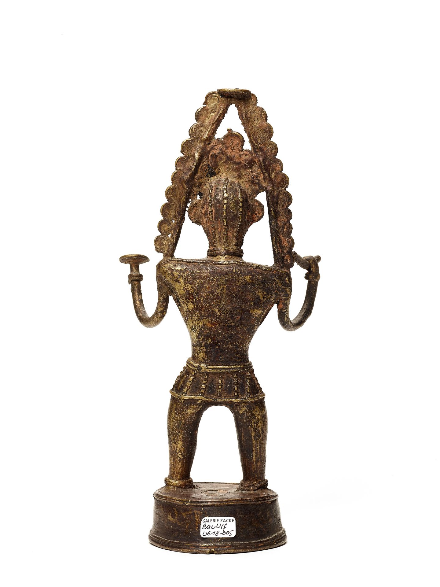AN EXCEPTIONAL BASTAR BRONZE OF A DEITY WITH SCEPTRE AND VESSEL - Image 4 of 4
