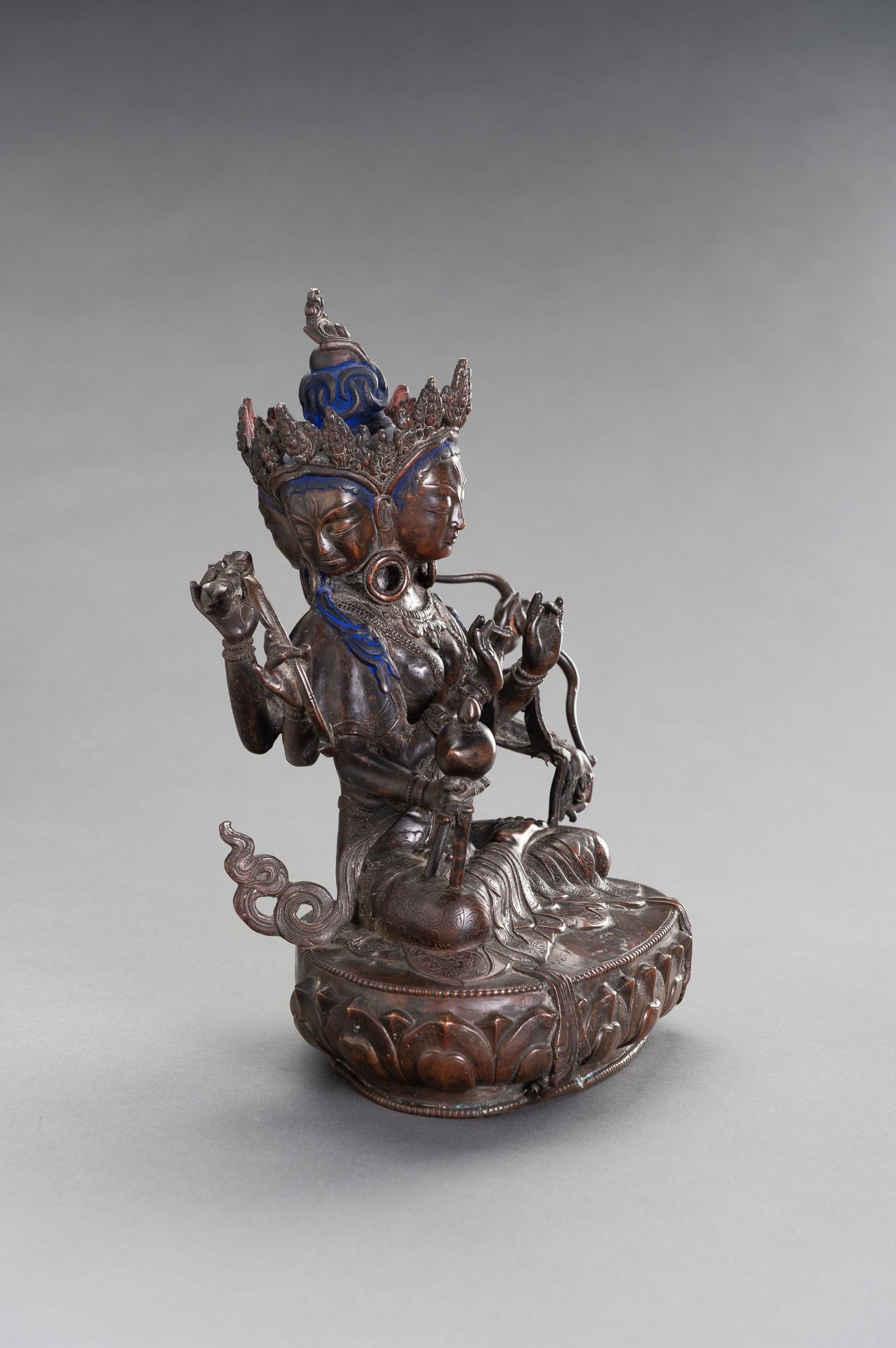 A COPPER ALLOY BRONZE FIGURE OF PRATISARA - Image 6 of 9