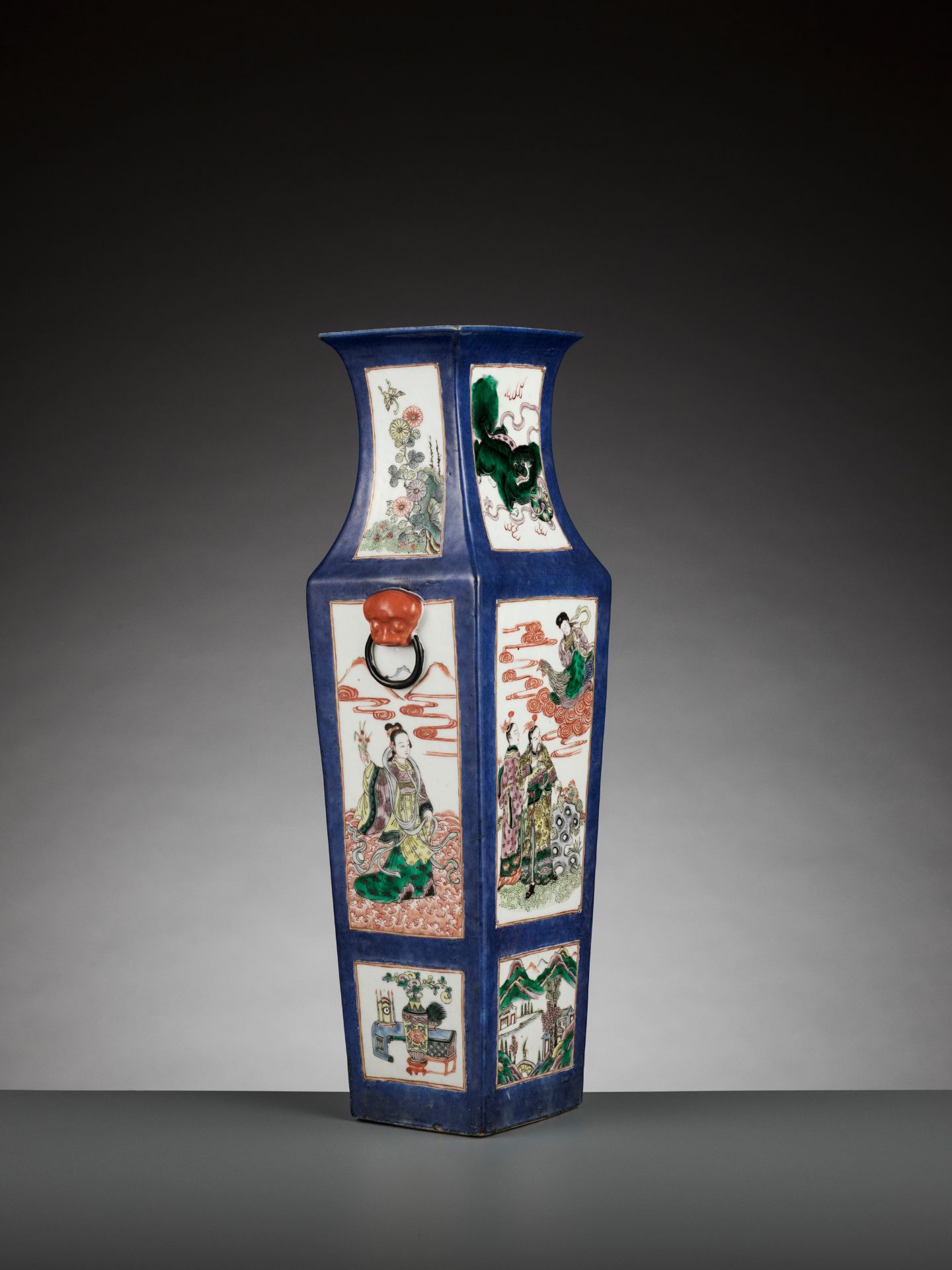 A POWDER BLUE-GROUND FAMILLE VERTE SQUARE BALUSTER VASE, LATE QING DYNASTY - Image 7 of 10
