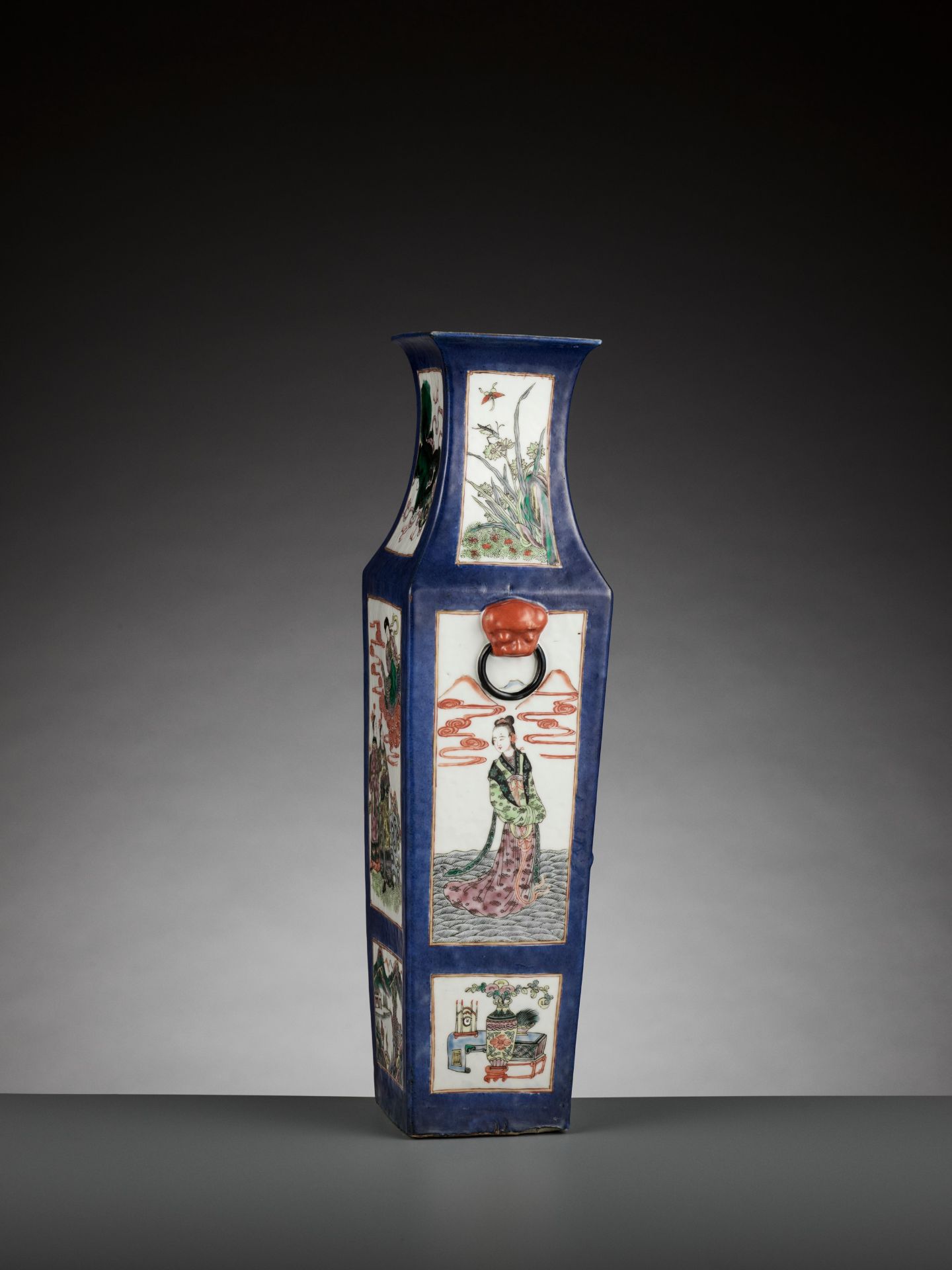 A POWDER BLUE-GROUND FAMILLE VERTE SQUARE BALUSTER VASE, LATE QING DYNASTY - Image 5 of 10