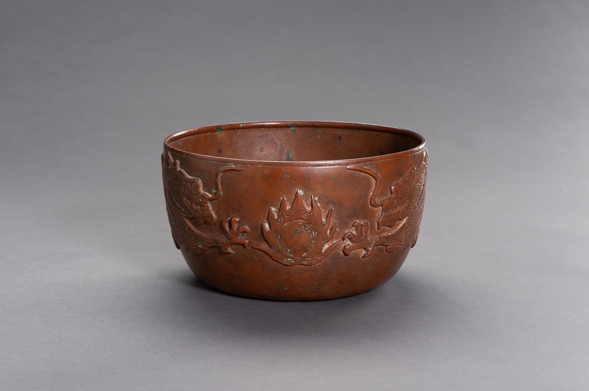 A RITUAL COPPER 'DRAGON' BOWL - Image 4 of 9