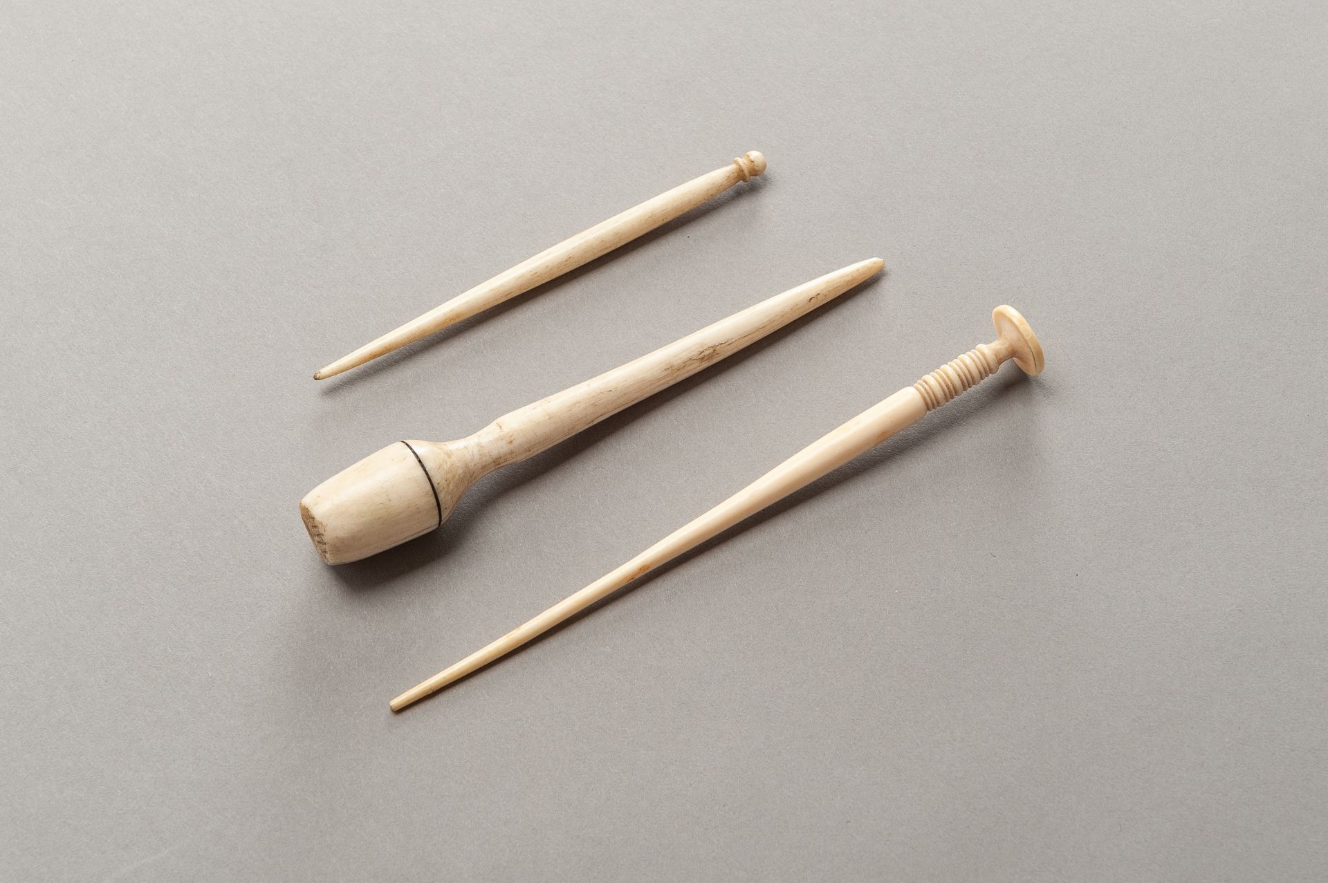A GROUP OF THREE IVORY HAIRPINS - Image 7 of 7