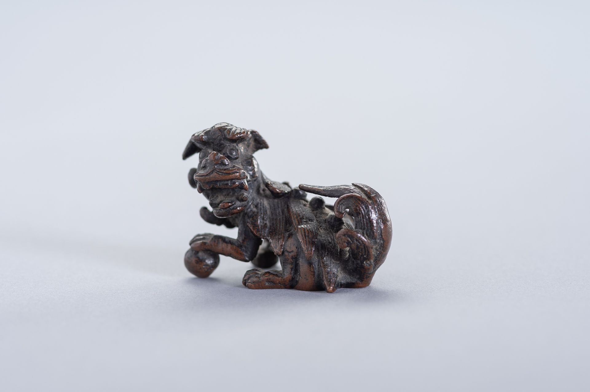 A MINIATURE BRONZE FIGURE OF A BUDDHIST LION - Image 4 of 10