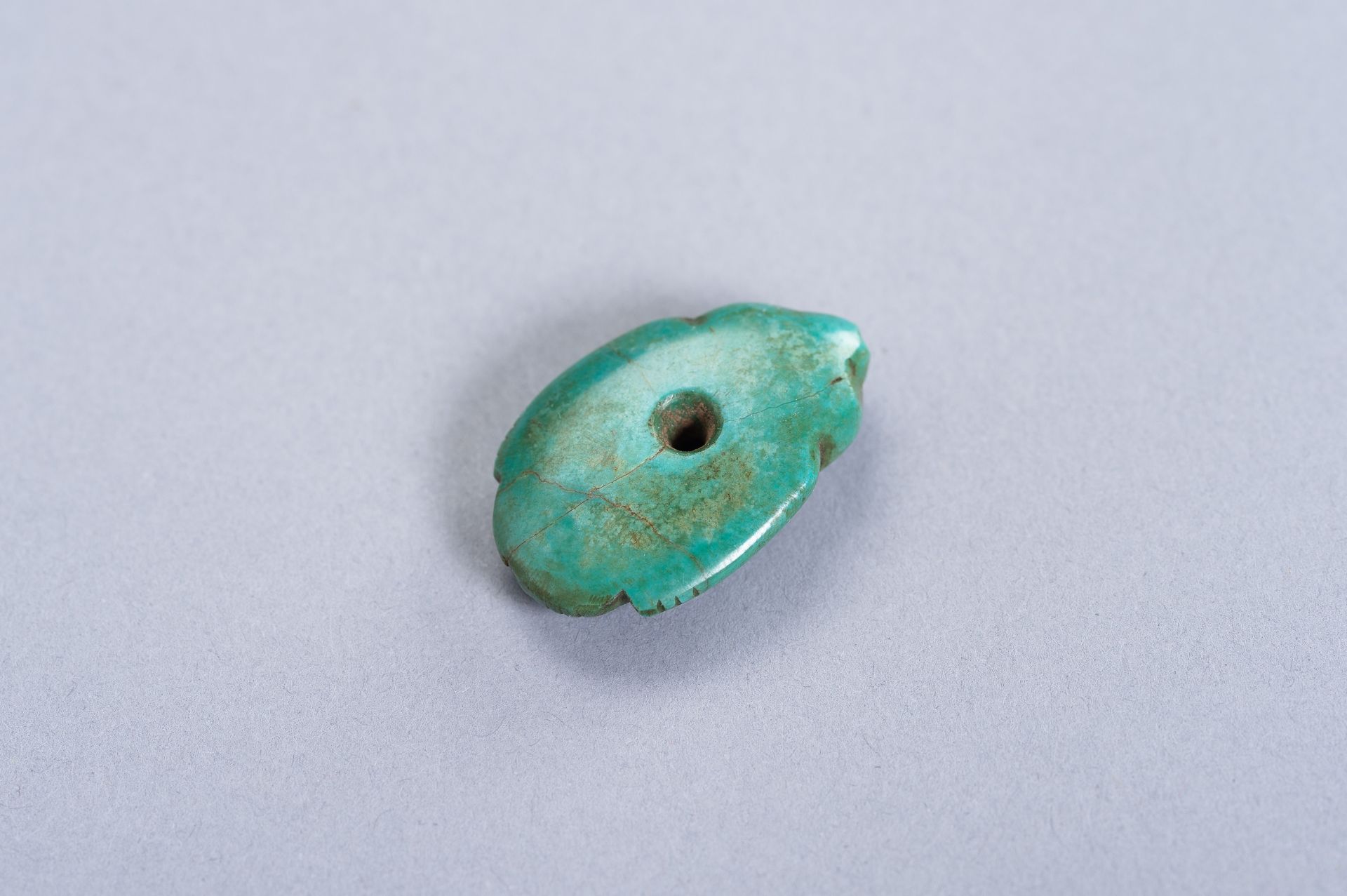 A TURQUOISE PENDANT OF A BIRD - Image 6 of 7