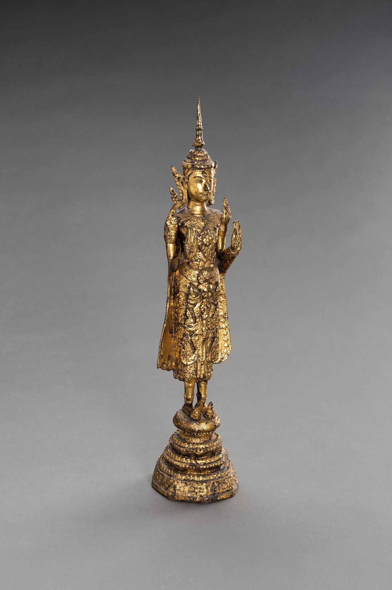 A BRONZE FIGURE OF A STANDING BUDDHA, RATTANAKOSIN - Image 5 of 7