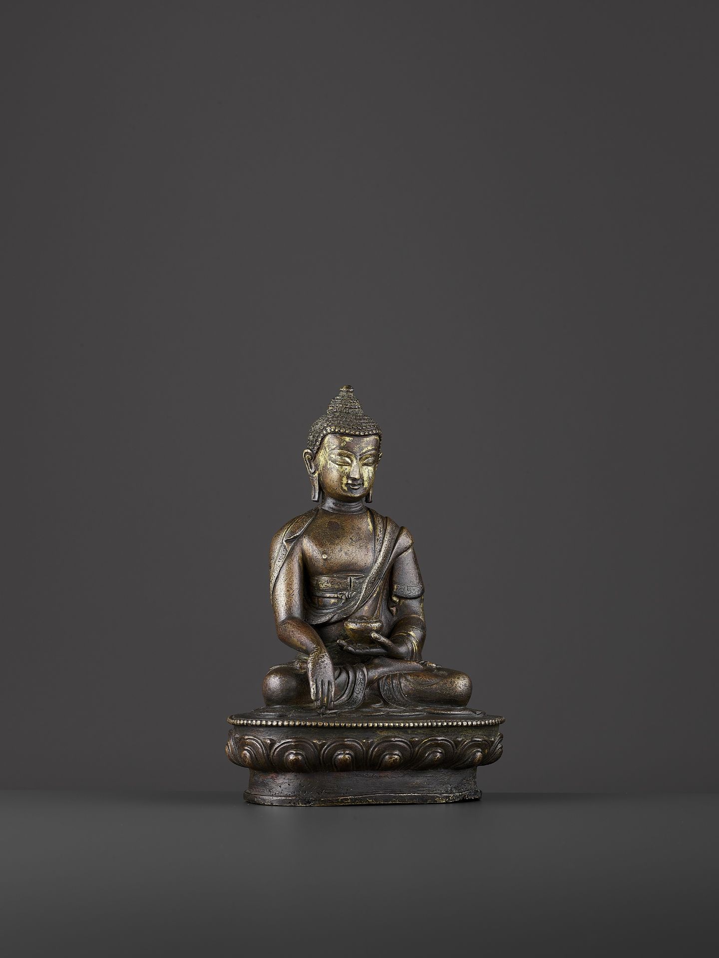 A BRONZE BUDDHA SHAKYMUNI - Image 6 of 8