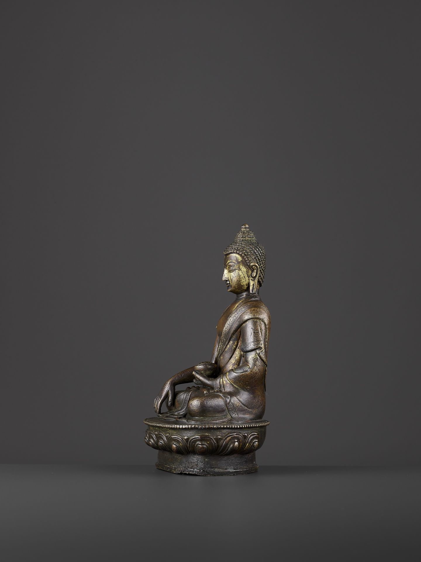 A BRONZE BUDDHA SHAKYMUNI - Image 3 of 8
