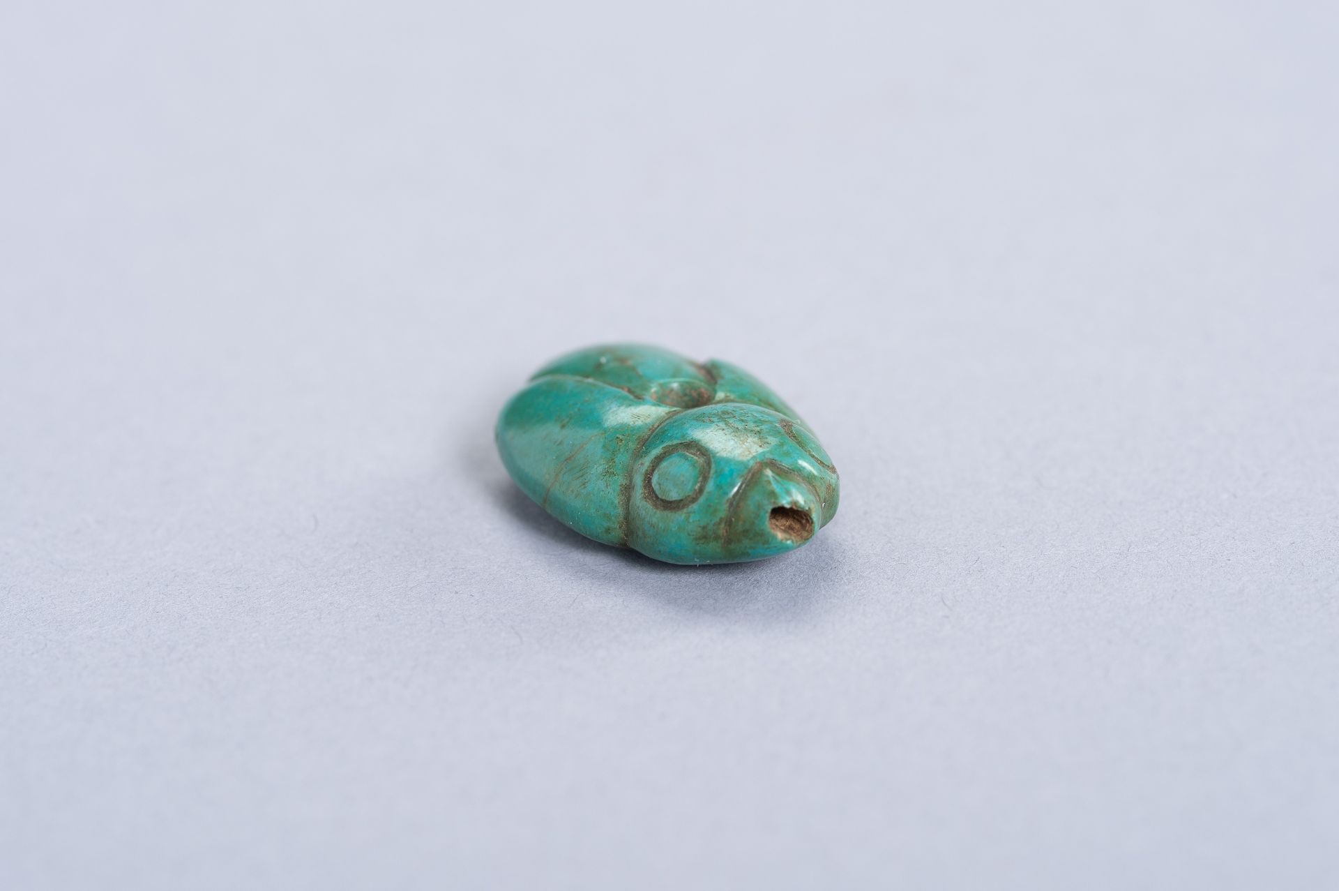 A TURQUOISE PENDANT OF A BIRD - Image 5 of 7