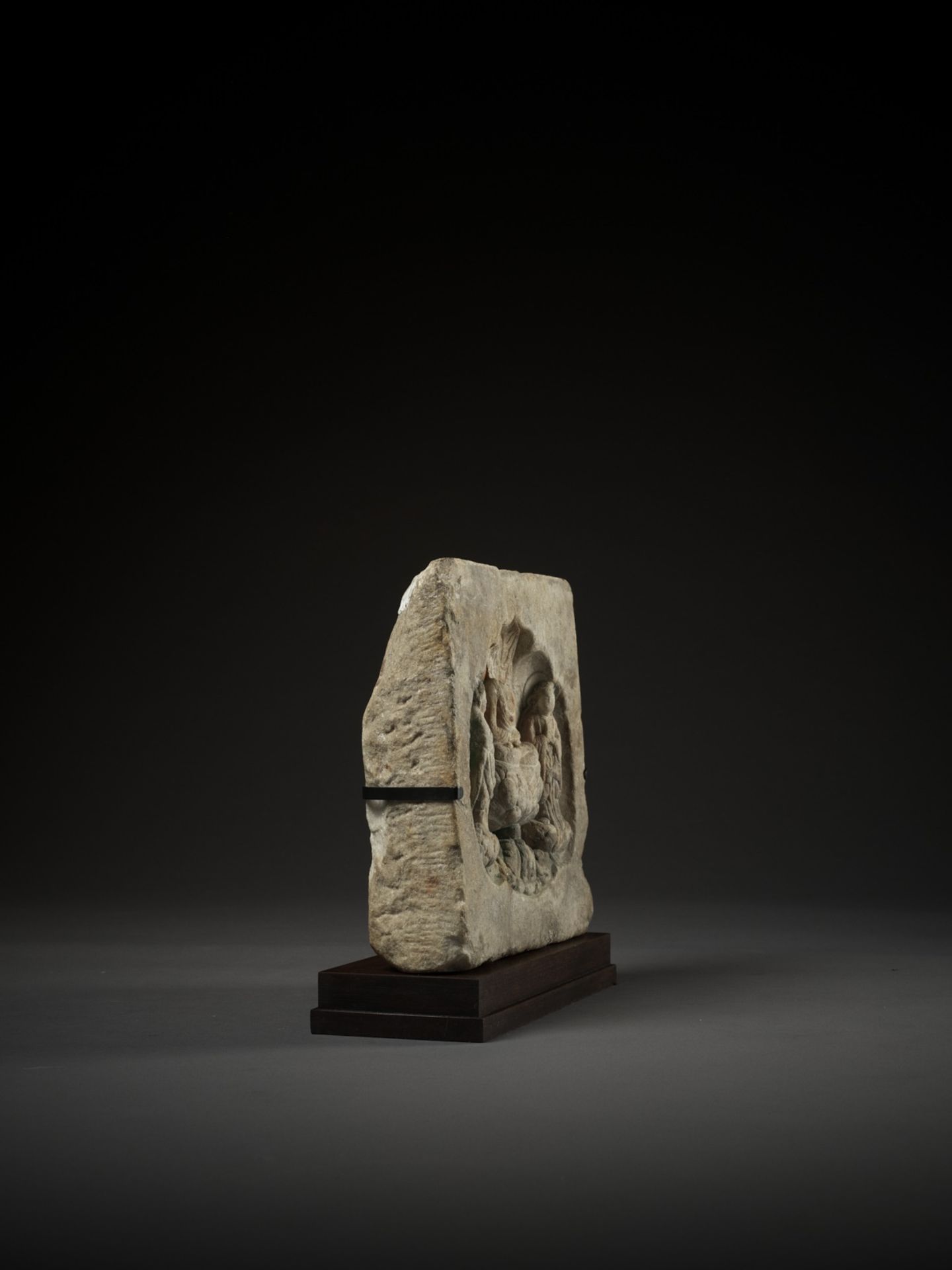 A WHITE MARBLE BUDDHIST STELE, NORTHERN WEI TO NORTHERN QI - Image 7 of 11