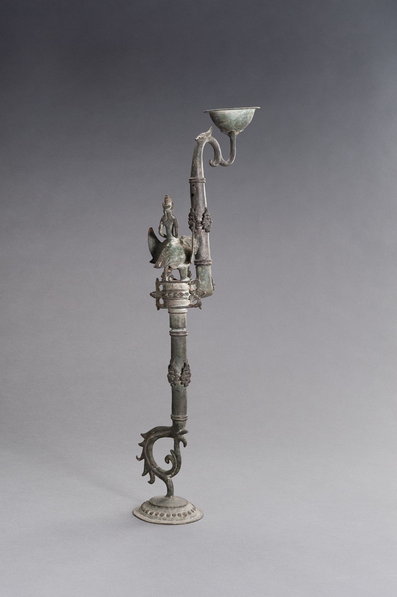 AN UNUSUAL BRONZE OIL LAMP - Image 4 of 9