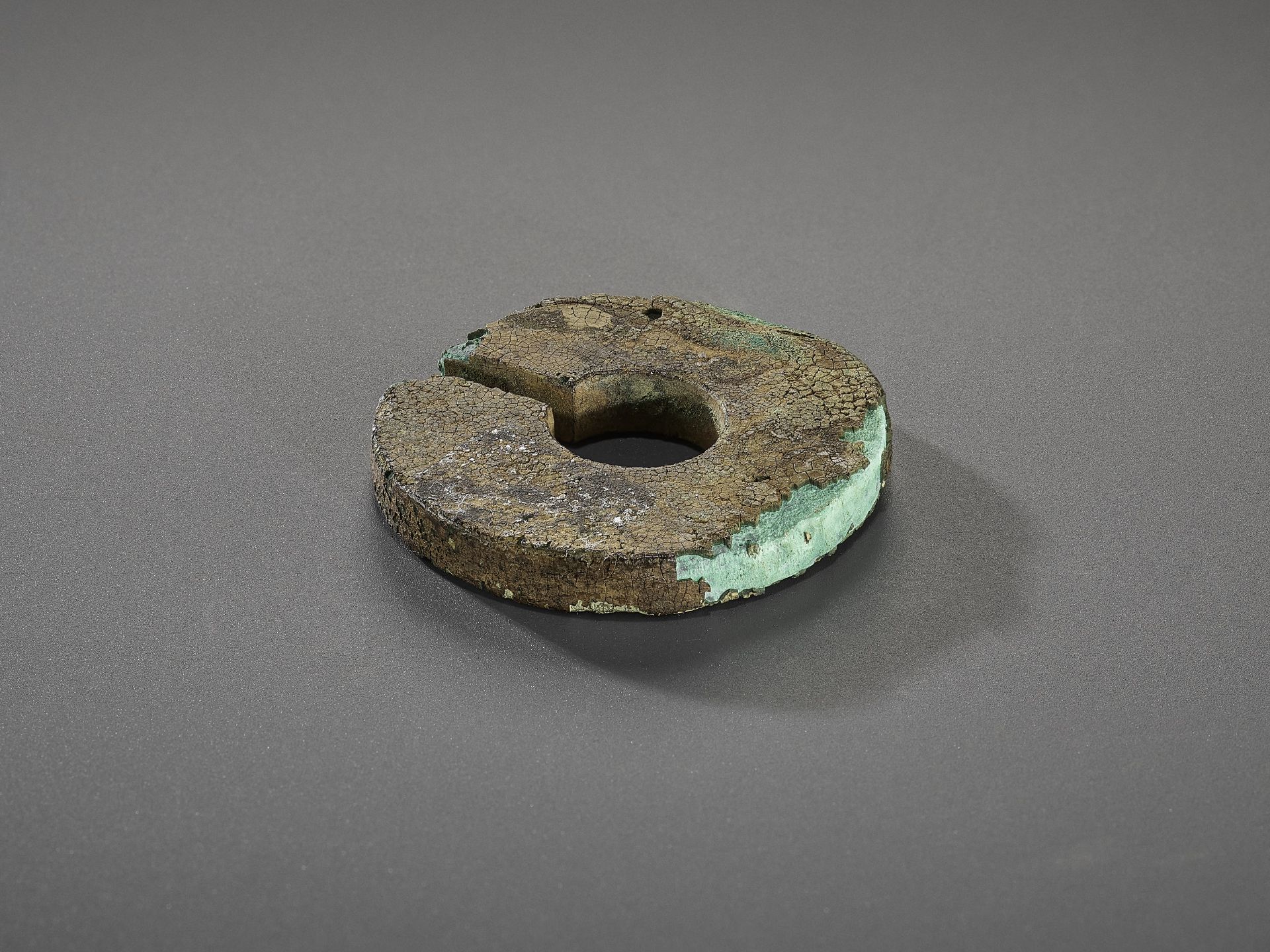 A SLIT-RING, JUE, WESTERN ZHOU - Image 6 of 7