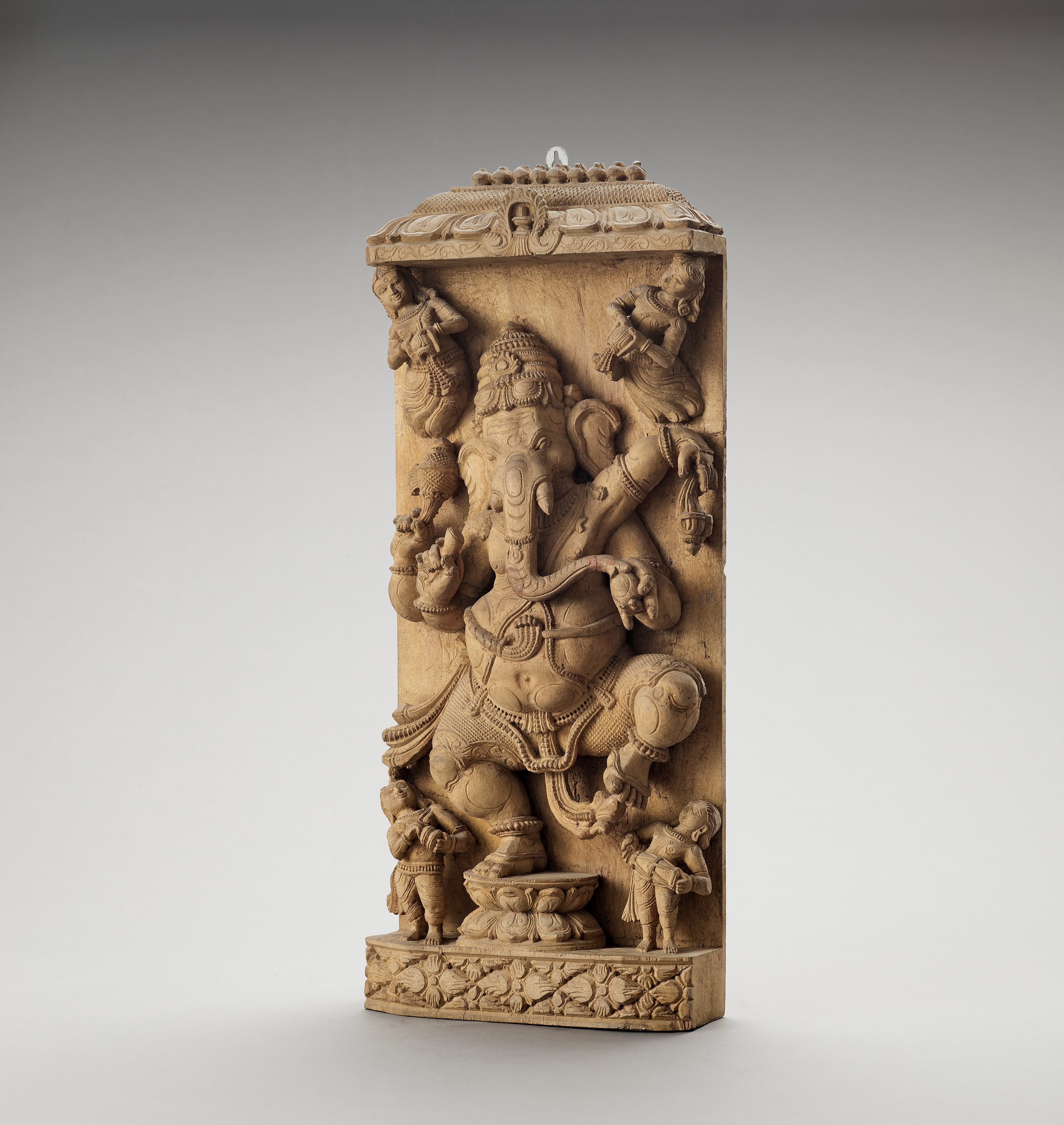 A CARVED WOOD STELE WITH GANESHA, 20TH CENTURY - Image 2 of 6