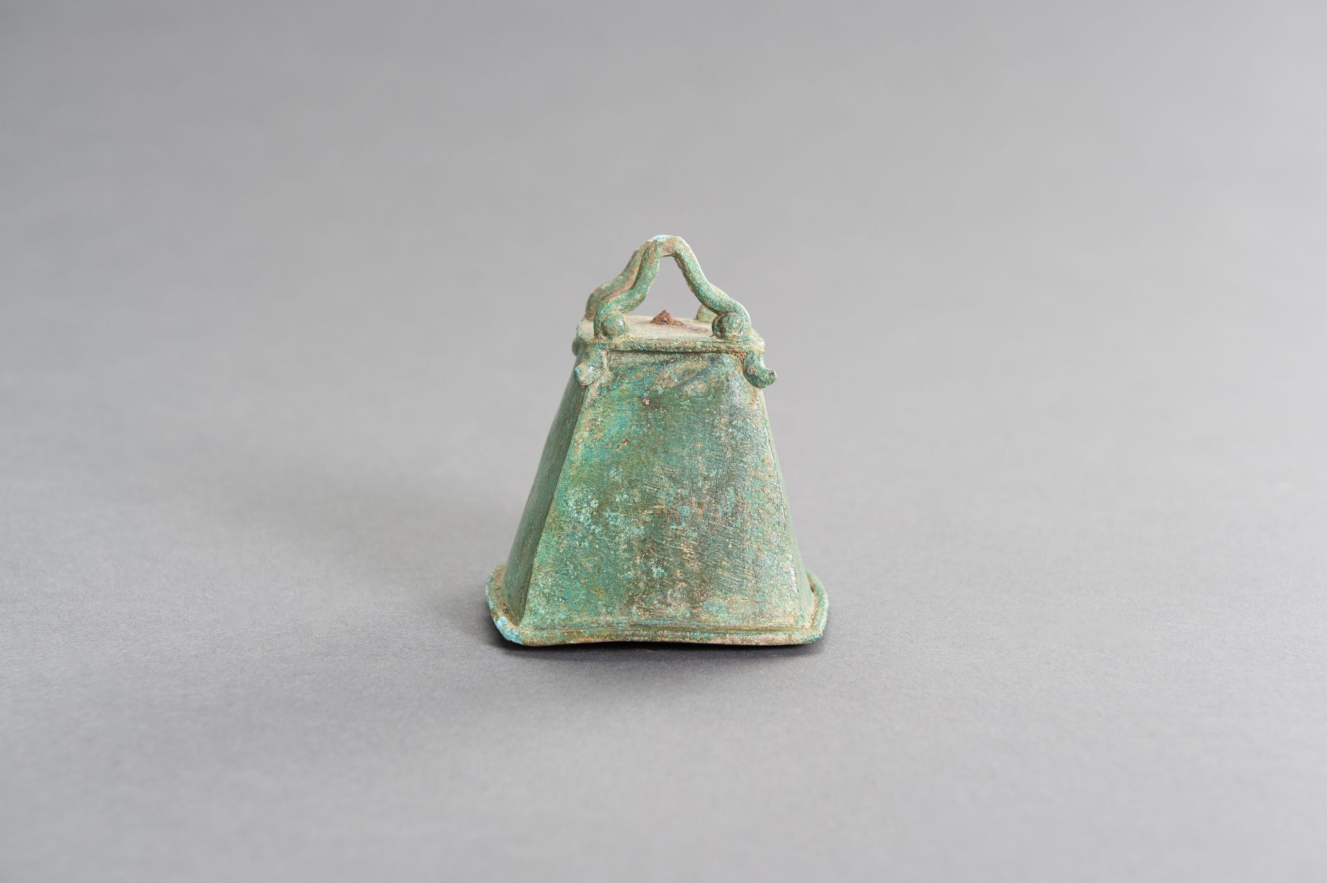 A SMALL BRONZE BELL - Image 7 of 9