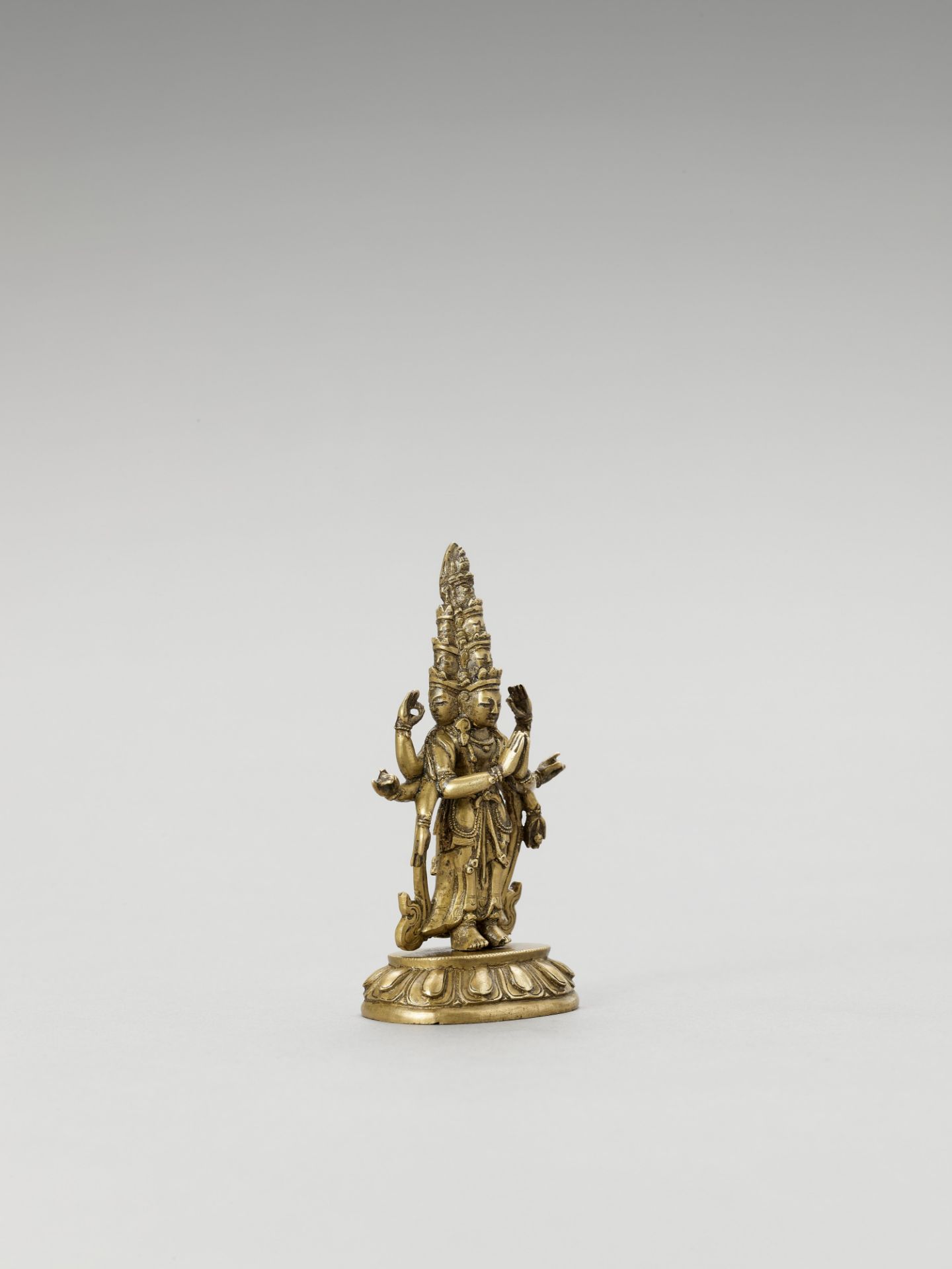 A SINO-TIBETAN GILT BRONZE FIGURE OF EKADASHAMUKHA AVALOKITESVARA, QING - Image 6 of 7