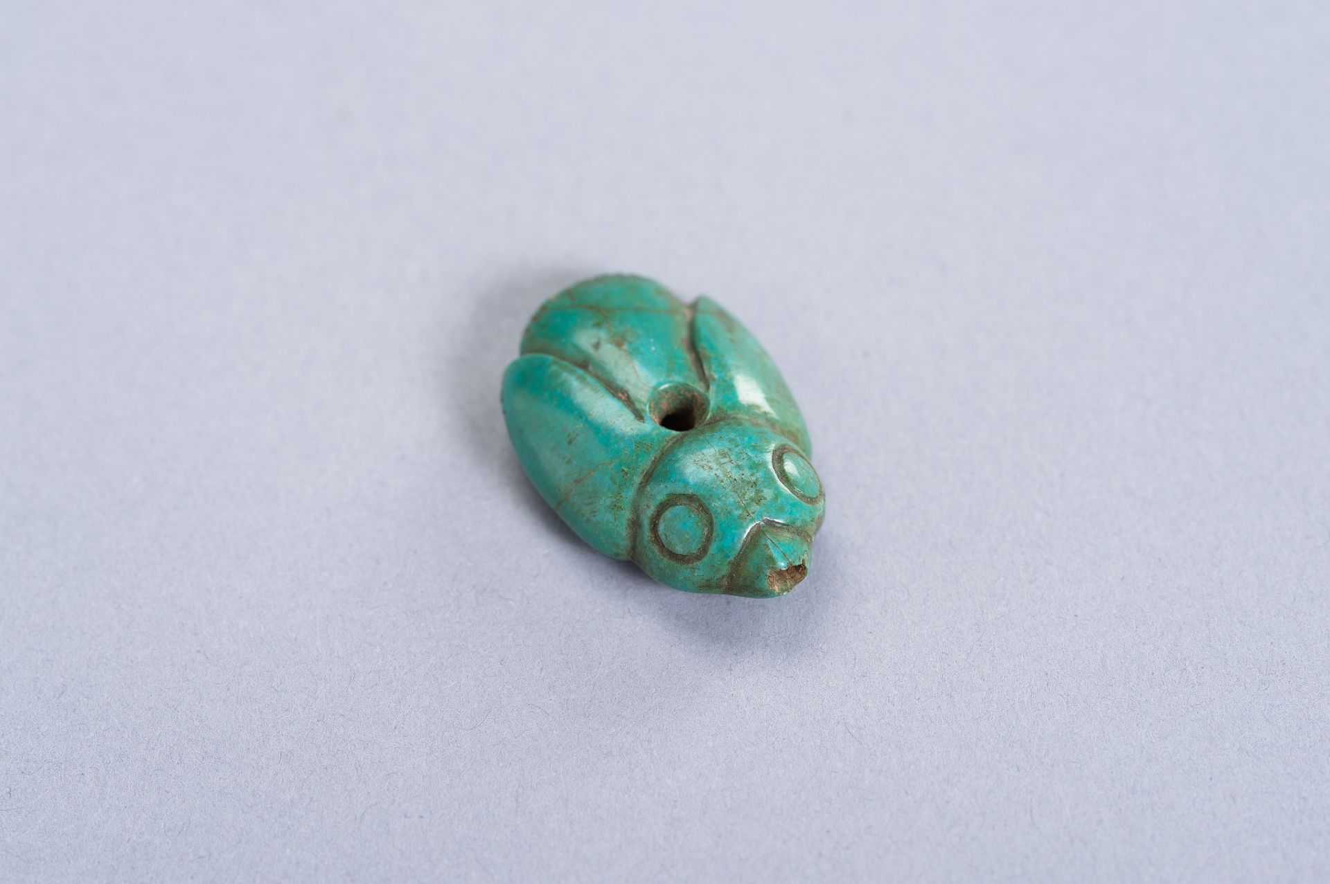 A TURQUOISE PENDANT OF A BIRD - Image 3 of 7
