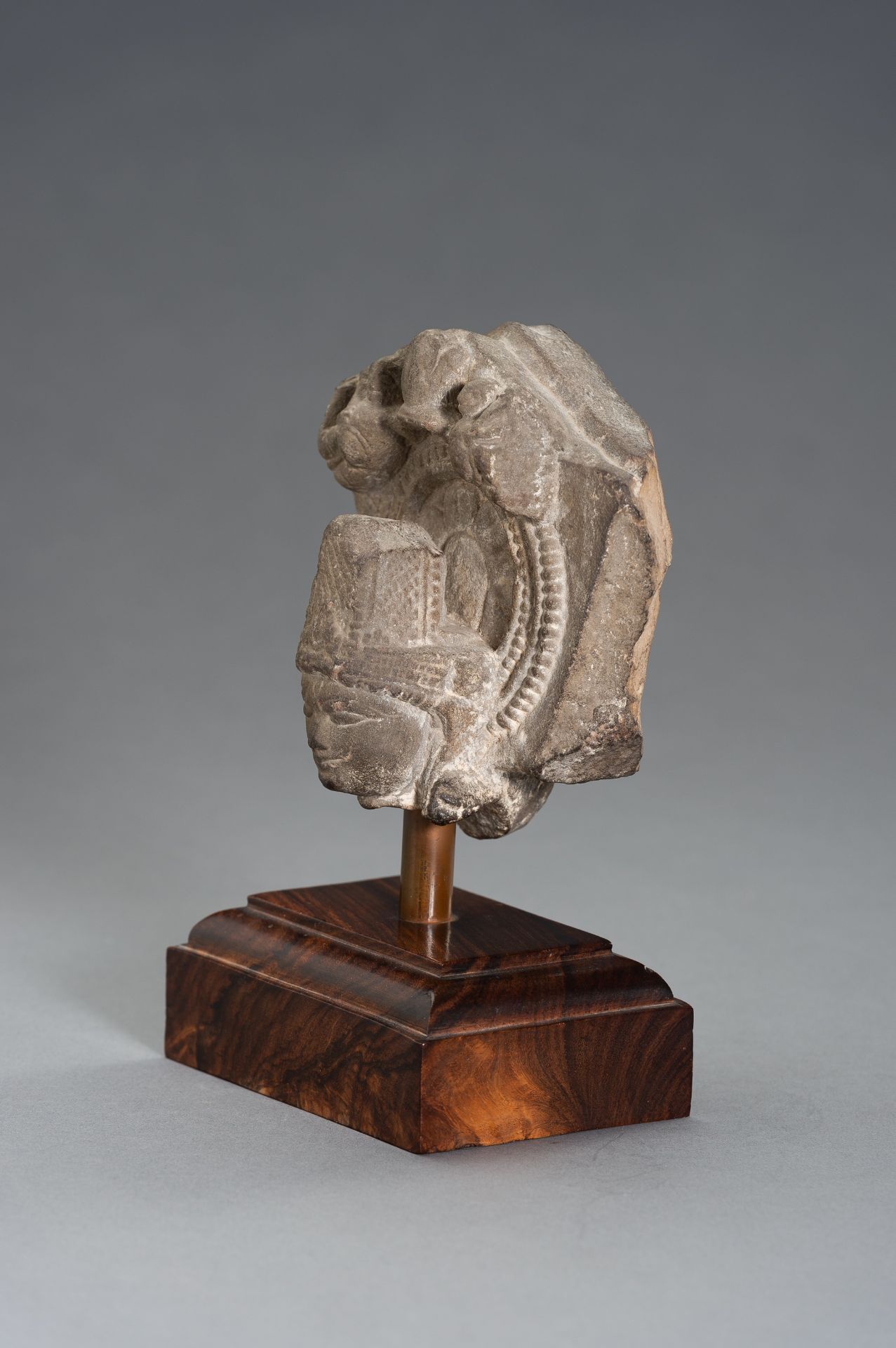 AN INDIAN STONE HEAD OF BUDDHA - Image 3 of 8