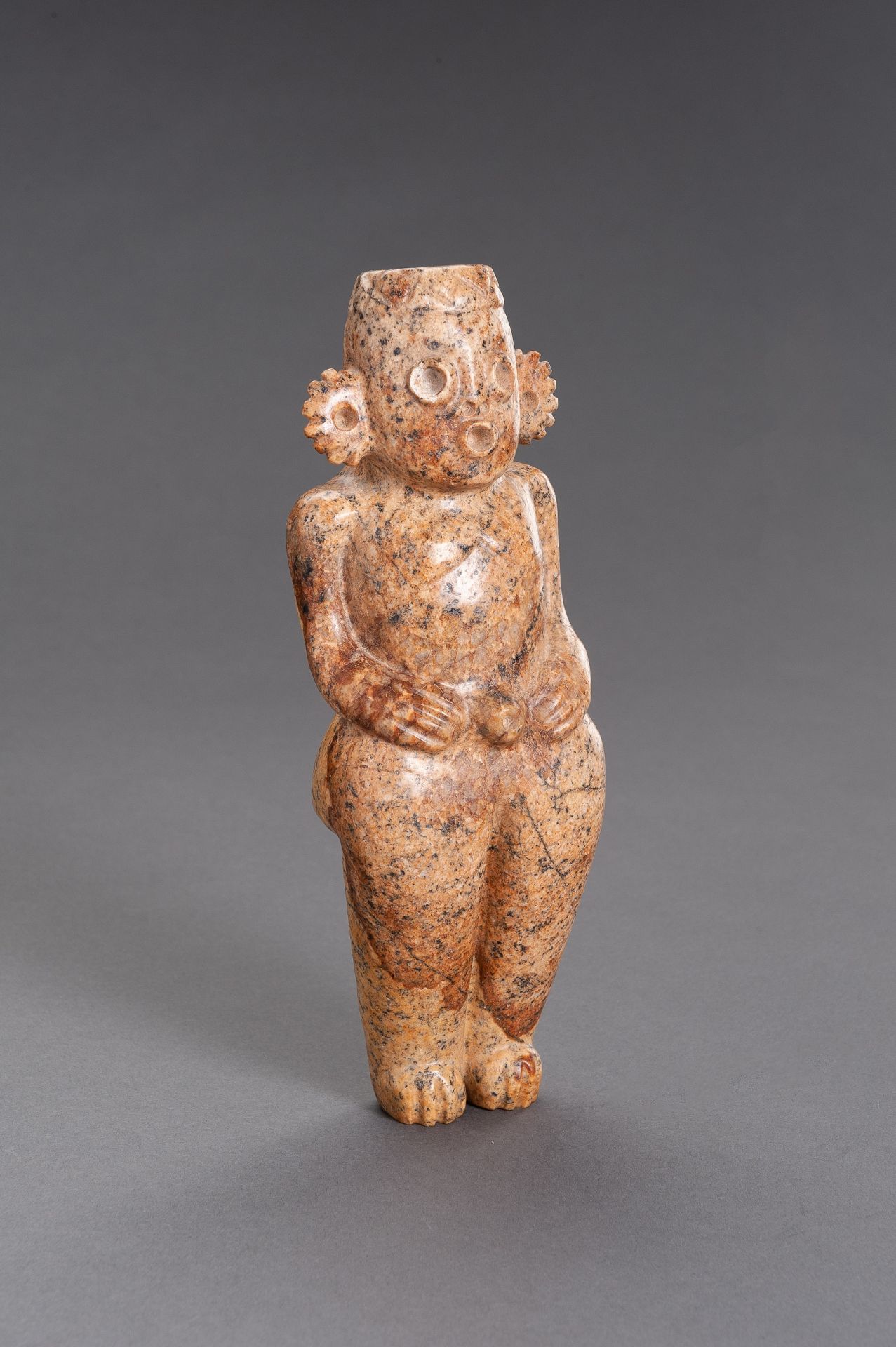 A STONE INDUS VALLEY STYLE FIGURE OF A MAN - Image 4 of 8