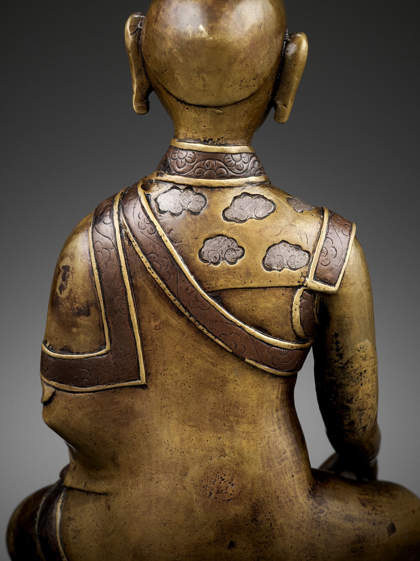 A PORTRAIT BRONZE OF A MONK, COPPER- AND SILVER-INLAID, 16TH-18TH CENTURY - Image 3 of 12