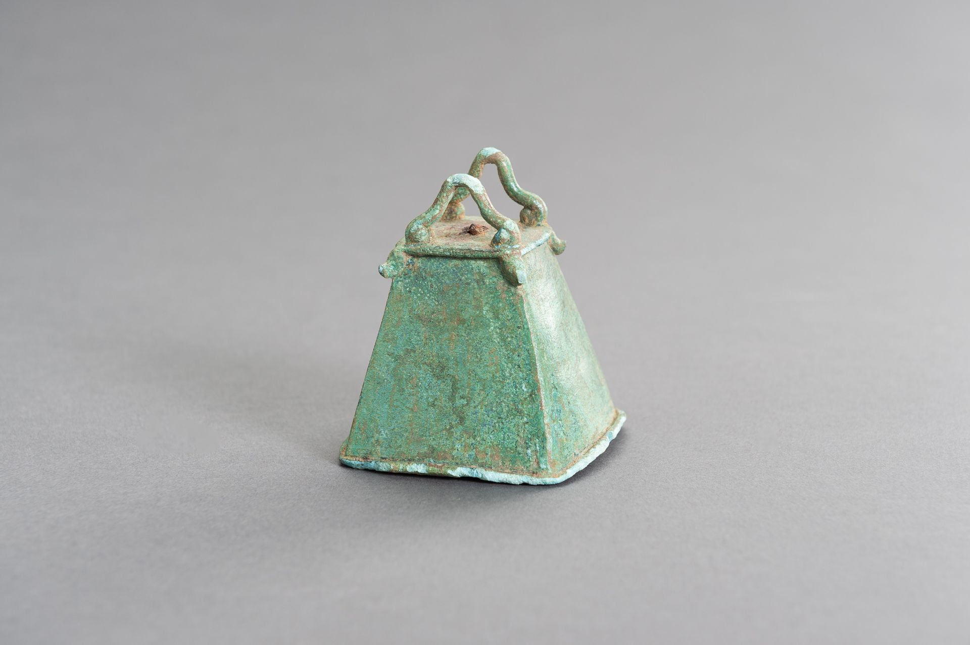 A SMALL BRONZE BELL - Image 3 of 9