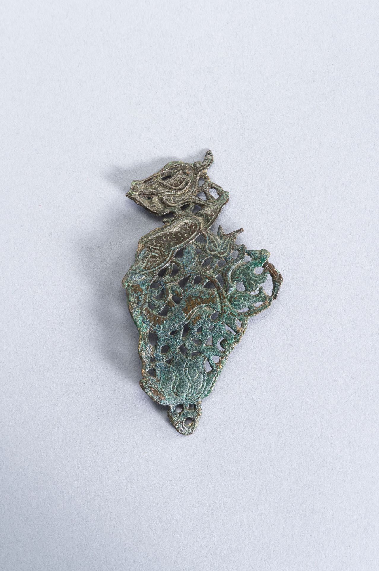 A CHINESE BRONZE ORNAMENT, TANG TO LIAO - Bild 3 aus 3