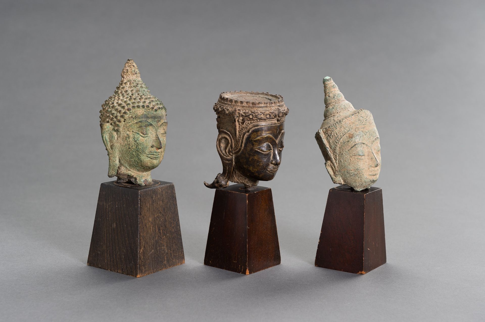 A LOT WITH THREE BRONZE BUDDHA HEADS - Image 2 of 8