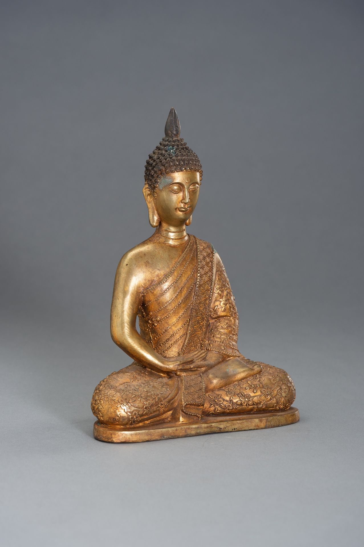 A GILT BRONZE BUDDHA - Image 5 of 8