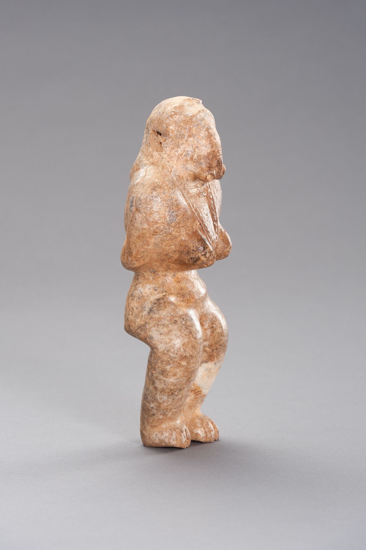 AN INDUS VALLEY STYLE STONE FIGURE OF A FERTILITY GODDESS - Image 6 of 9