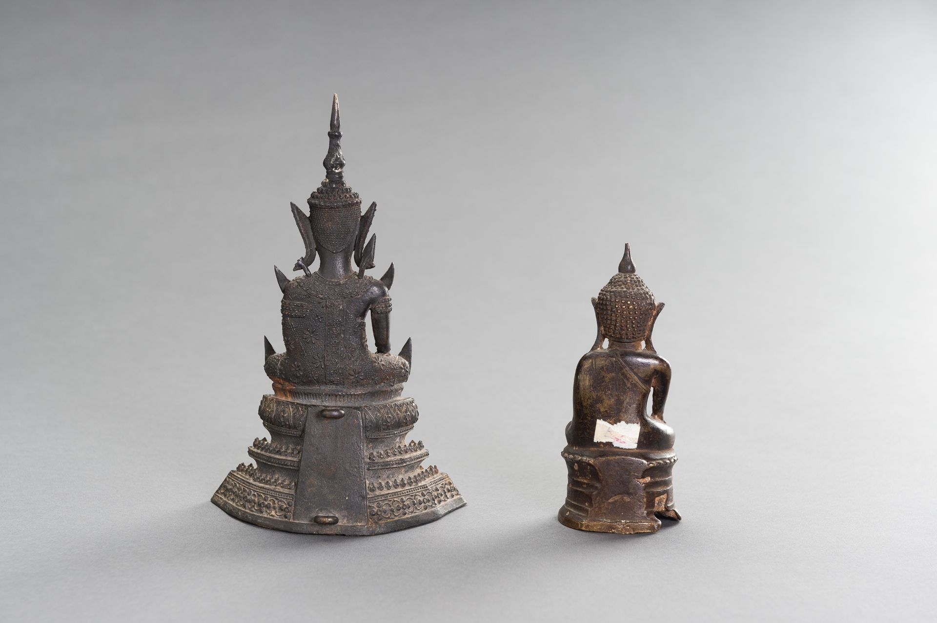 A LOT WITH TWO BRONZE BUDDHA FIGURES, 19TH CENTURY - Image 6 of 7