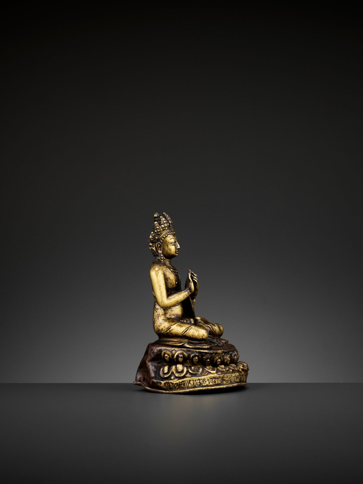 A GILT BRONZE FIGURE OF A CROWNED BUDDHA, DATED 1709 - Image 11 of 13