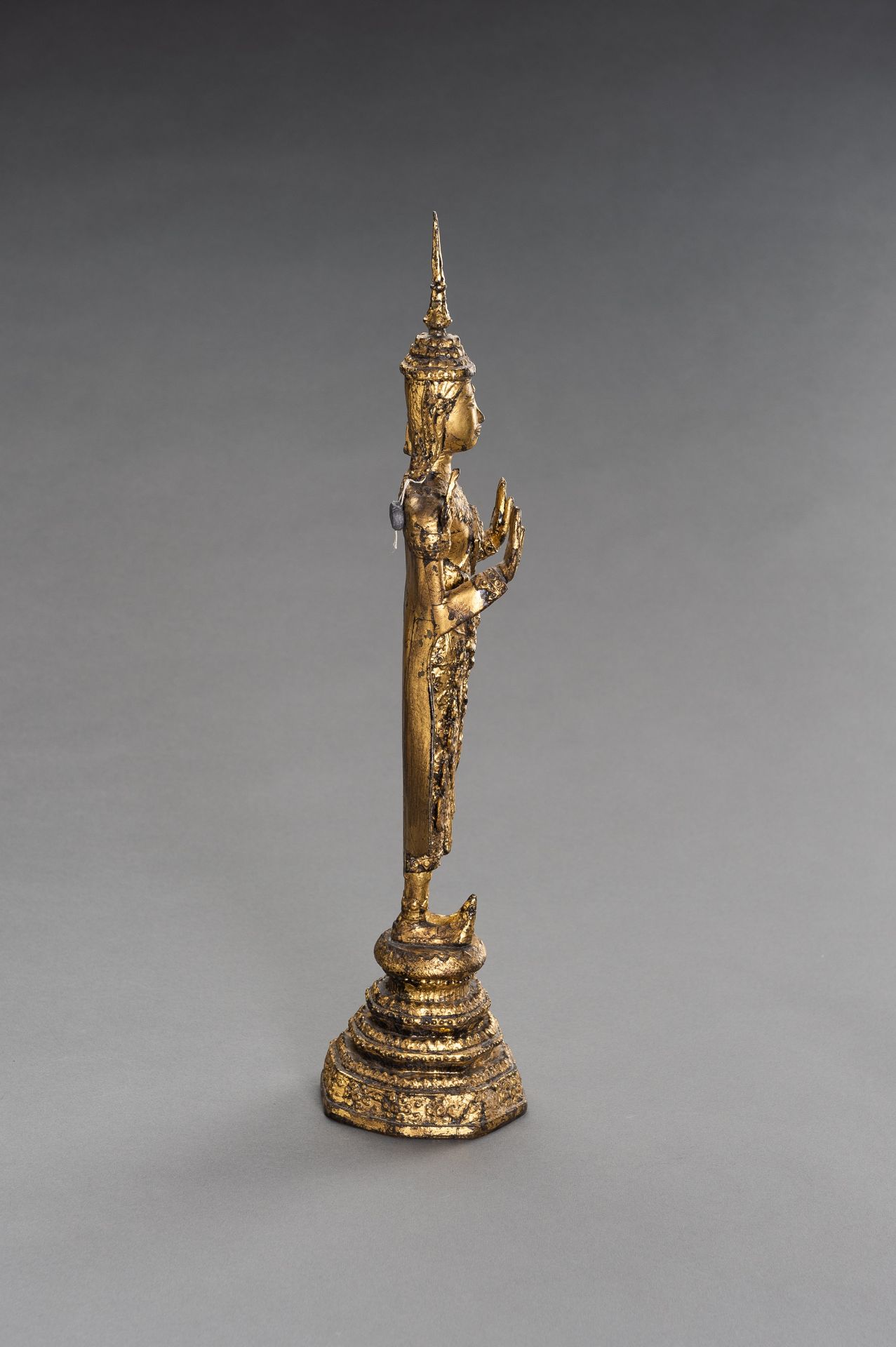 A BRONZE FIGURE OF A STANDING BUDDHA, RATTANAKOSIN - Image 4 of 7