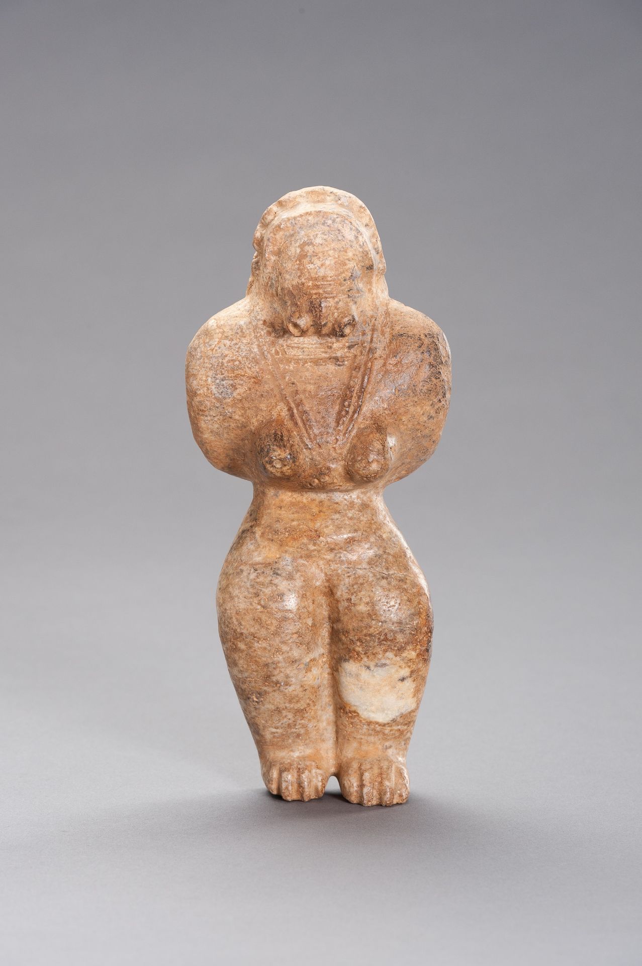 AN INDUS VALLEY STYLE STONE FIGURE OF A FERTILITY GODDESS - Image 2 of 9