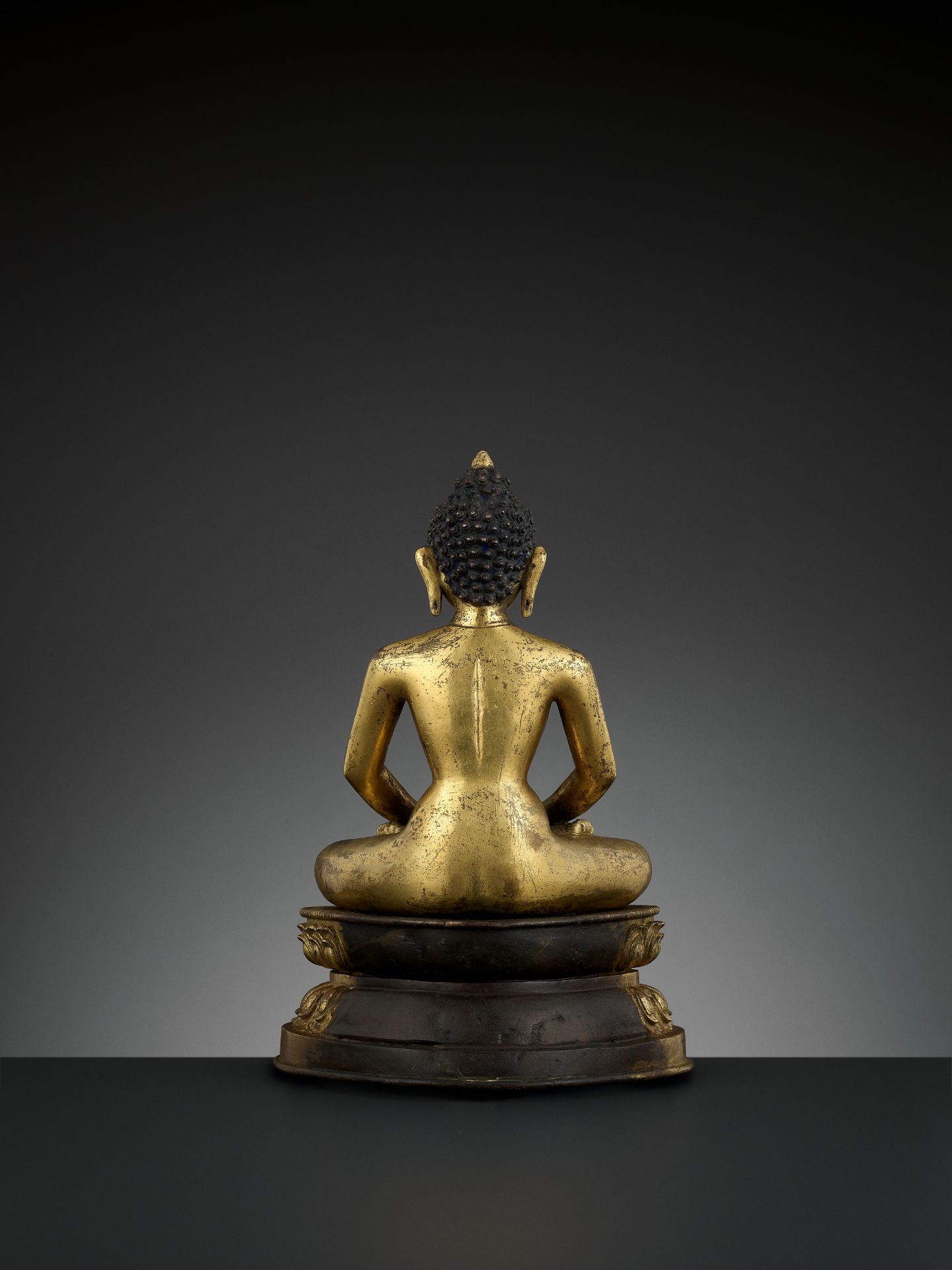 A MONUMENTAL GILT BRONZE SHRINE DEPICTING SAMANTABHADRA AND CONSORT, 17TH - 18TH CENTURY - Image 10 of 18