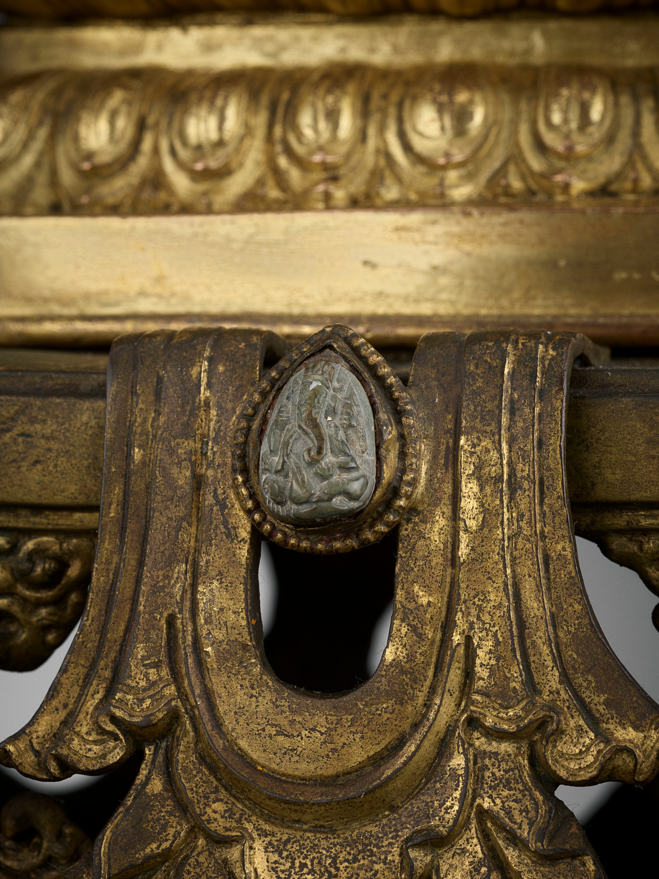 A MONUMENTAL GILT BRONZE SHRINE DEPICTING SAMANTABHADRA AND CONSORT, 17TH - 18TH CENTURY - Image 6 of 18