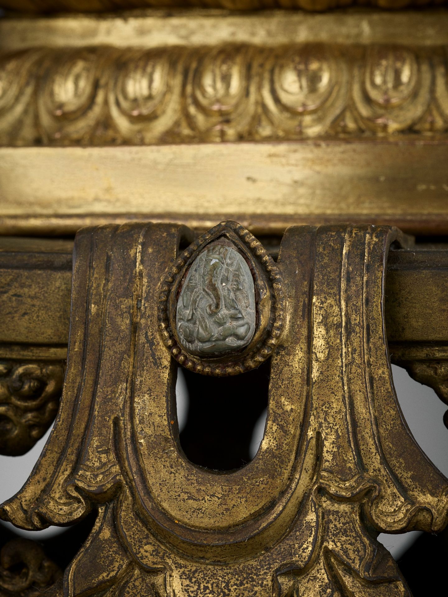 A MONUMENTAL GILT BRONZE SHRINE DEPICTING SAMANTABHADRA AND CONSORT, 17TH - 18TH CENTURY - Image 6 of 18