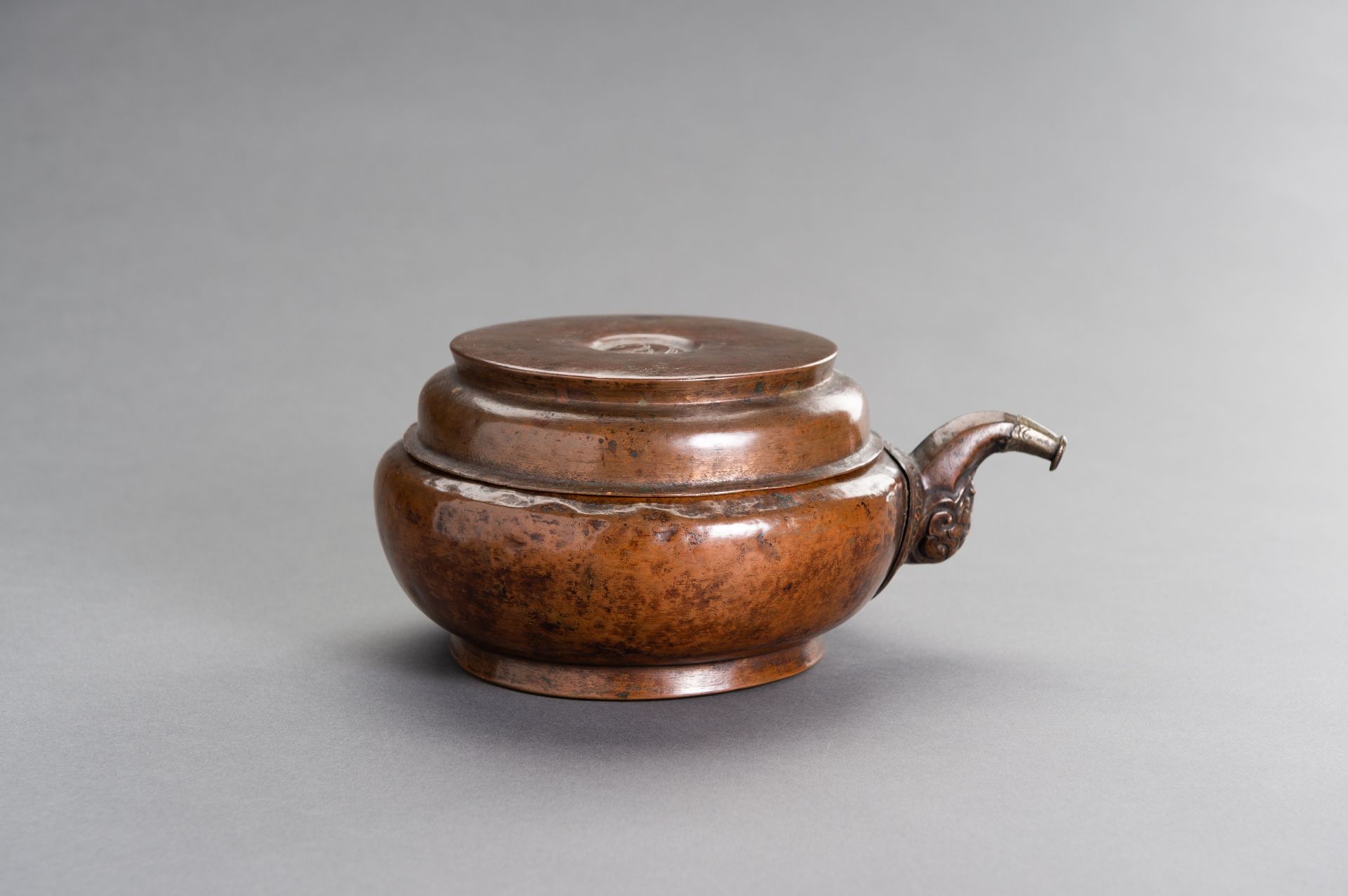 A RITUAL TIBETAN COPPER WATERPOT - Image 5 of 12