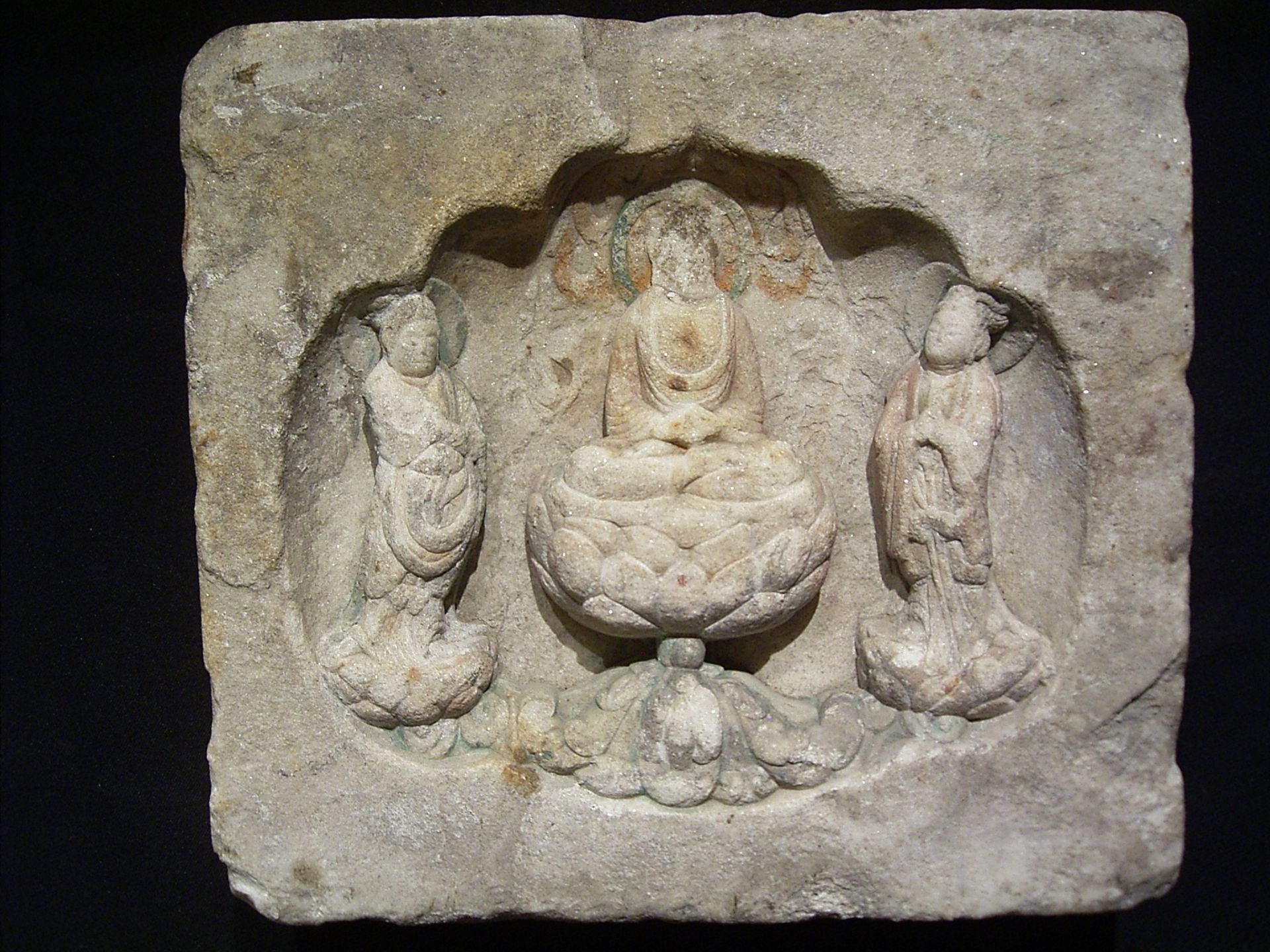 A WHITE MARBLE BUDDHIST STELE, NORTHERN WEI TO NORTHERN QI - Image 2 of 11