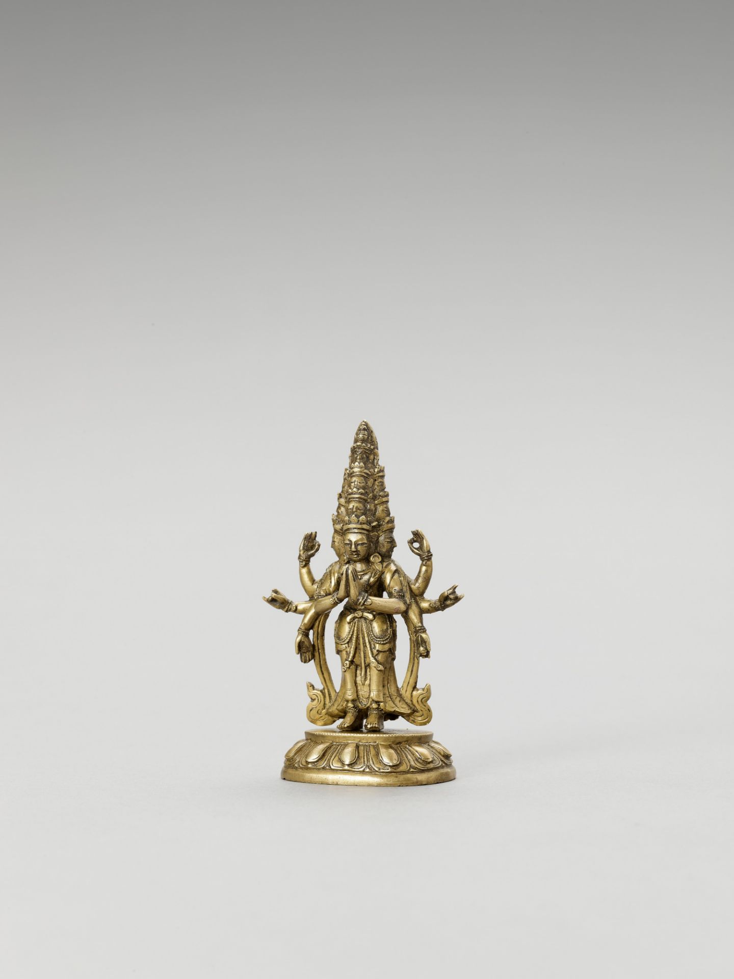 A SINO-TIBETAN GILT BRONZE FIGURE OF EKADASHAMUKHA AVALOKITESVARA, QING - Image 3 of 7