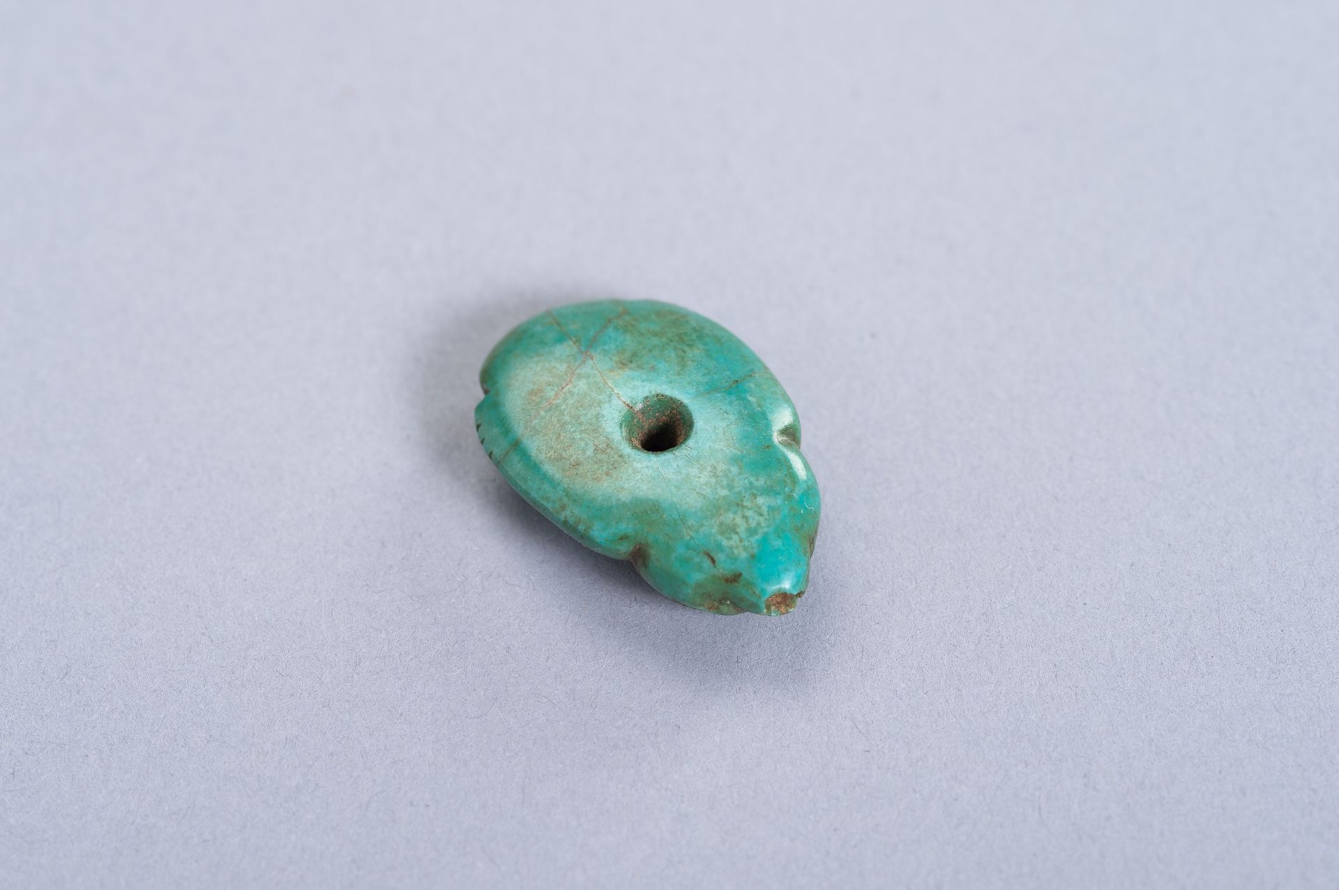 A TURQUOISE PENDANT OF A BIRD - Image 7 of 7