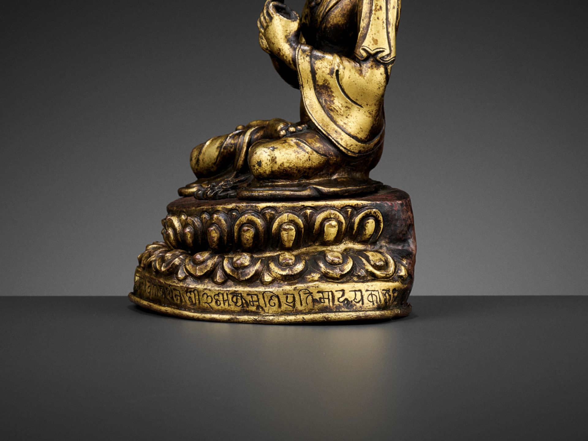 A GILT BRONZE FIGURE OF A CROWNED BUDDHA, DATED 1709 - Image 9 of 13