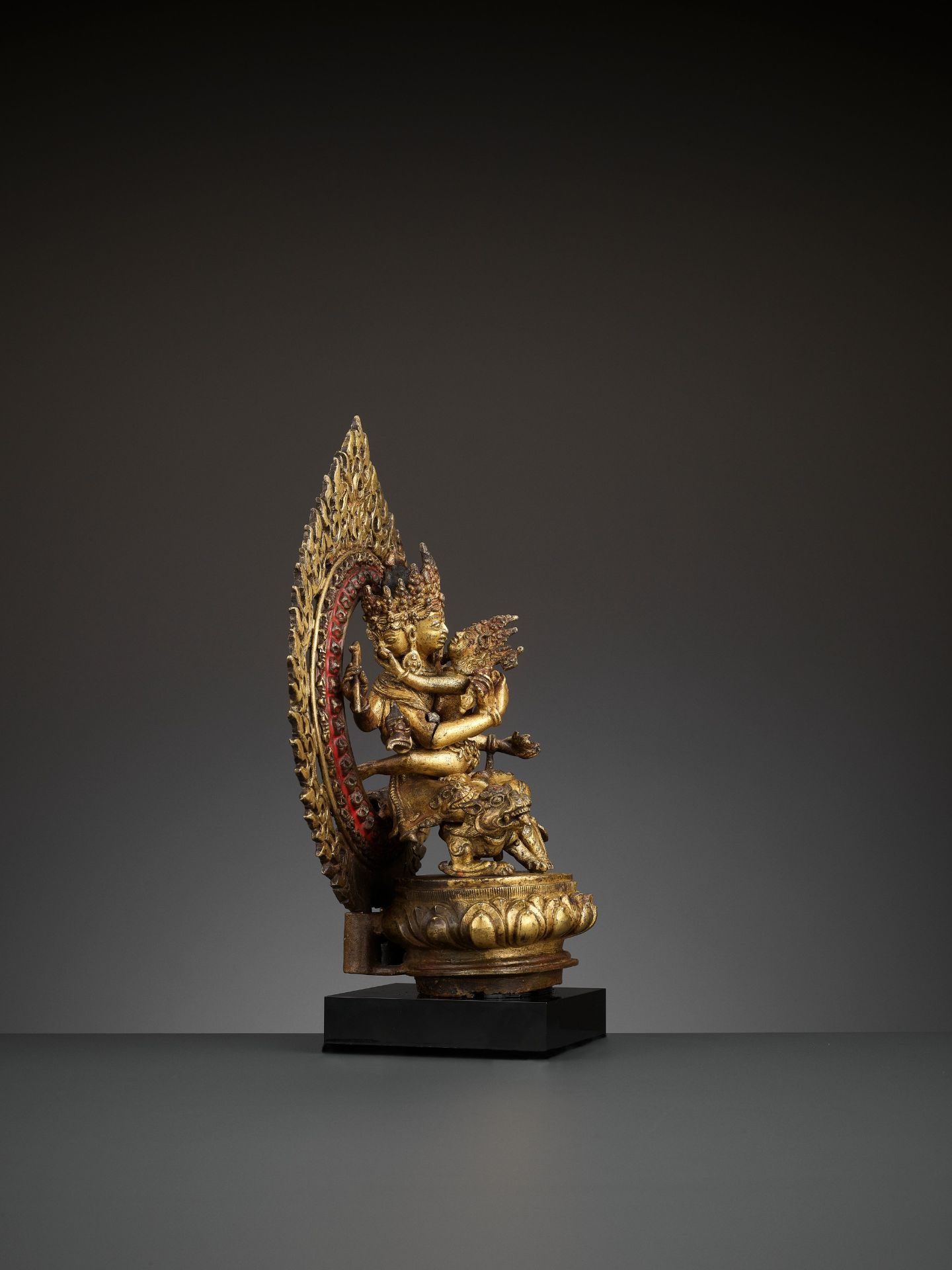 A GILT-BRONZE FIGURE OF GUHYASAMAJA IN A GILT-BRONZE SHRINE - Image 9 of 12