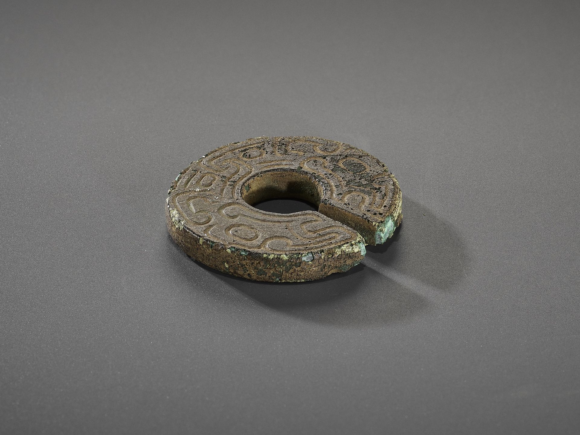 A SLIT-RING, JUE, WESTERN ZHOU - Image 3 of 7