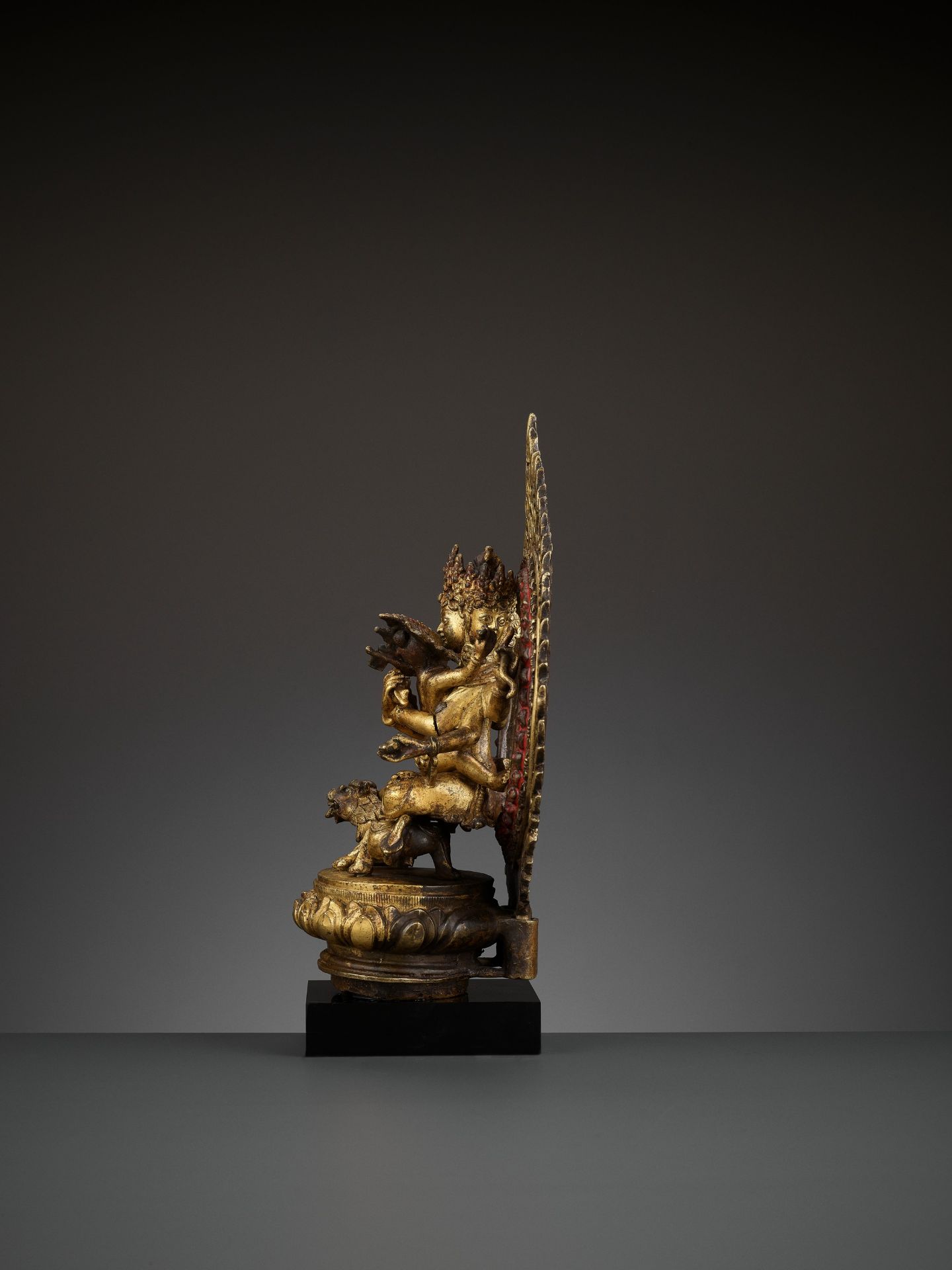 A GILT-BRONZE FIGURE OF GUHYASAMAJA IN A GILT-BRONZE SHRINE - Image 10 of 12