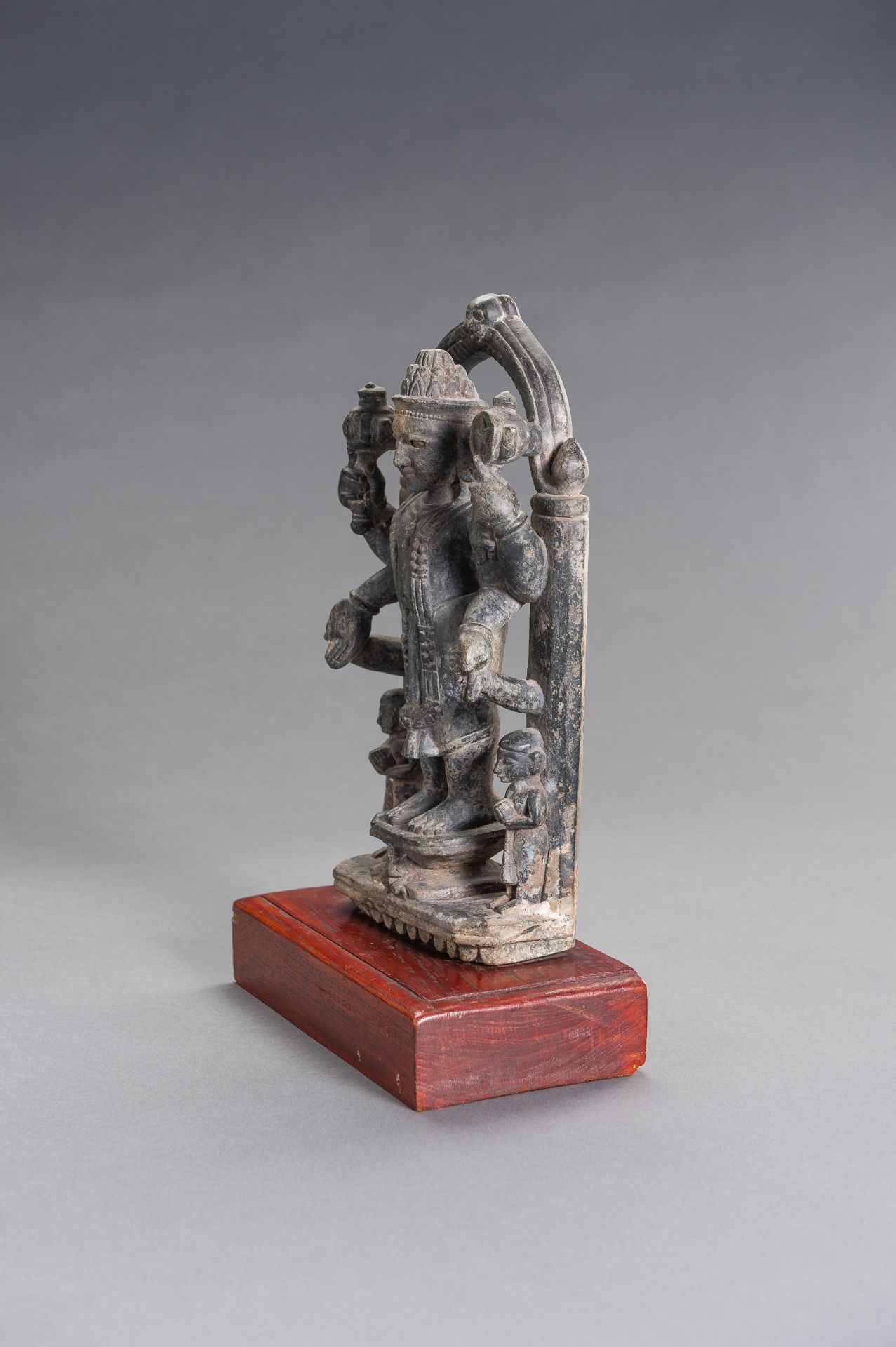 A CHOLA STYLE STONE FIGURE OF VISHNU - Image 4 of 9