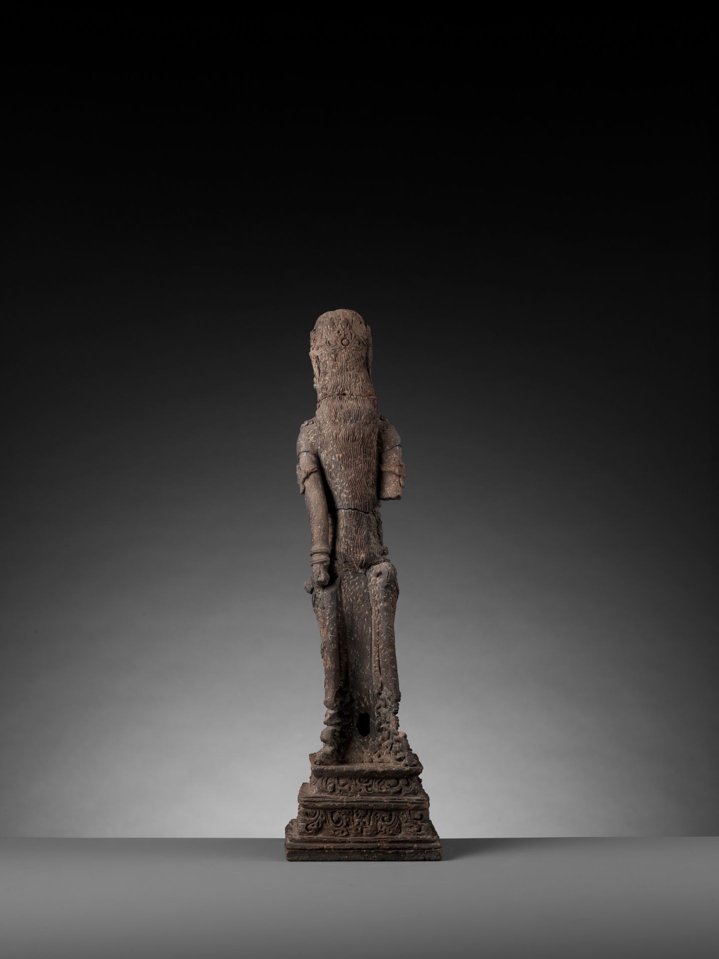 A TERRACOTTA FIGURE OF A FEMALE DEITY, MAJAPAHIT - Image 3 of 9