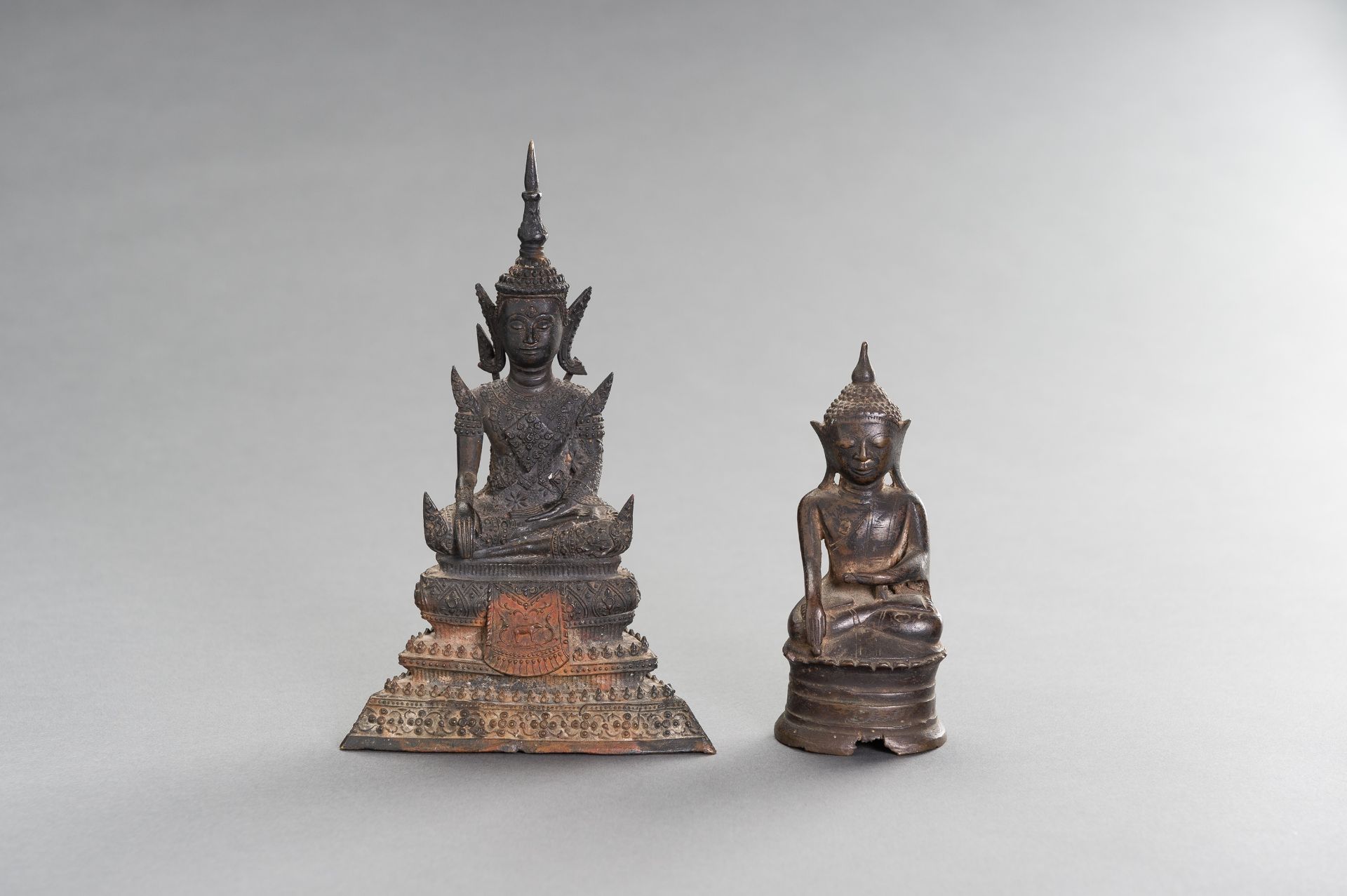A LOT WITH TWO BRONZE BUDDHA FIGURES, 19TH CENTURY